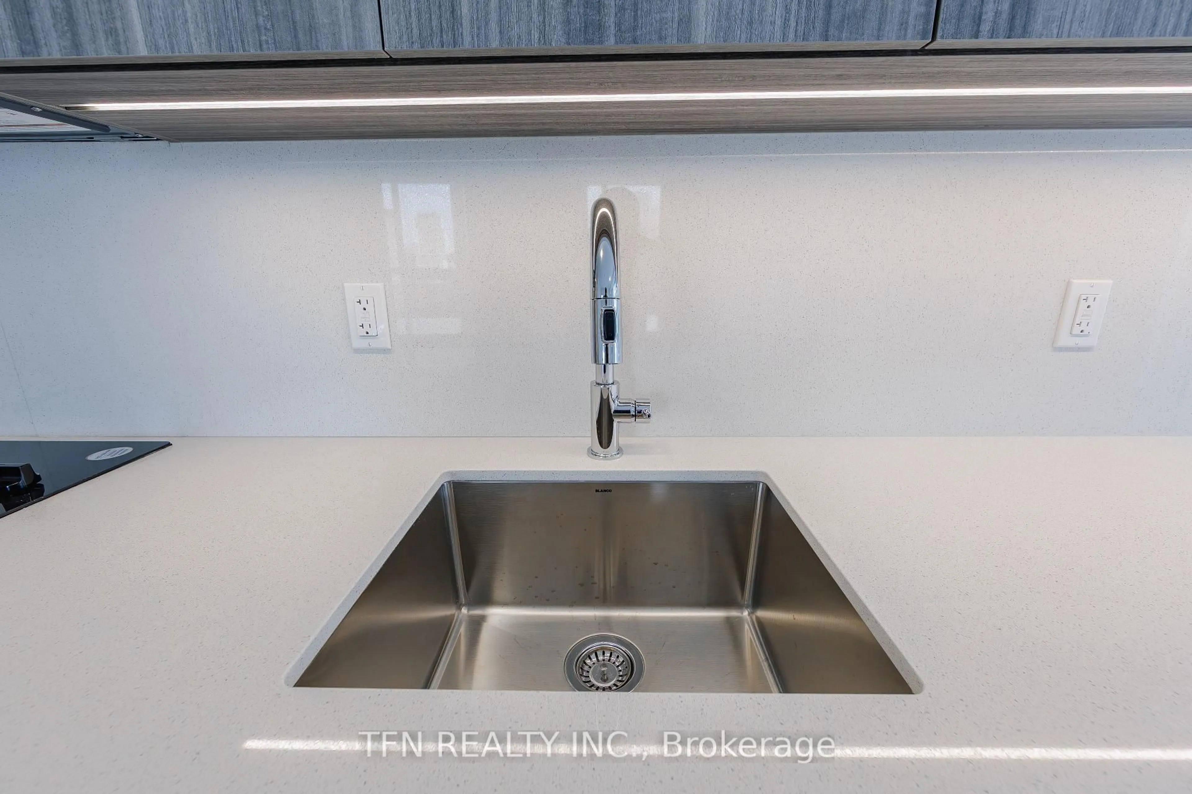Standard kitchen, ceramic/tile floor for 15 Richardson St #1318, Toronto Ontario M5A 0Y5