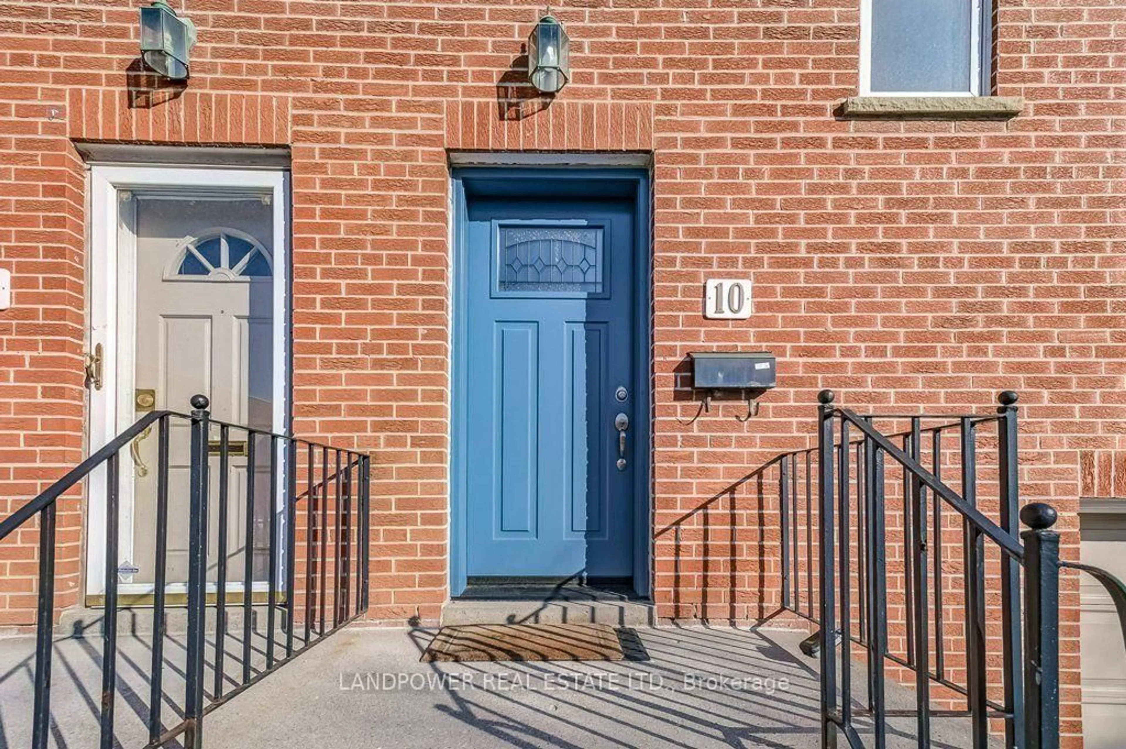 Indoor entryway for 10 Brassbell Mill Way, Toronto Ontario M2L 1P7