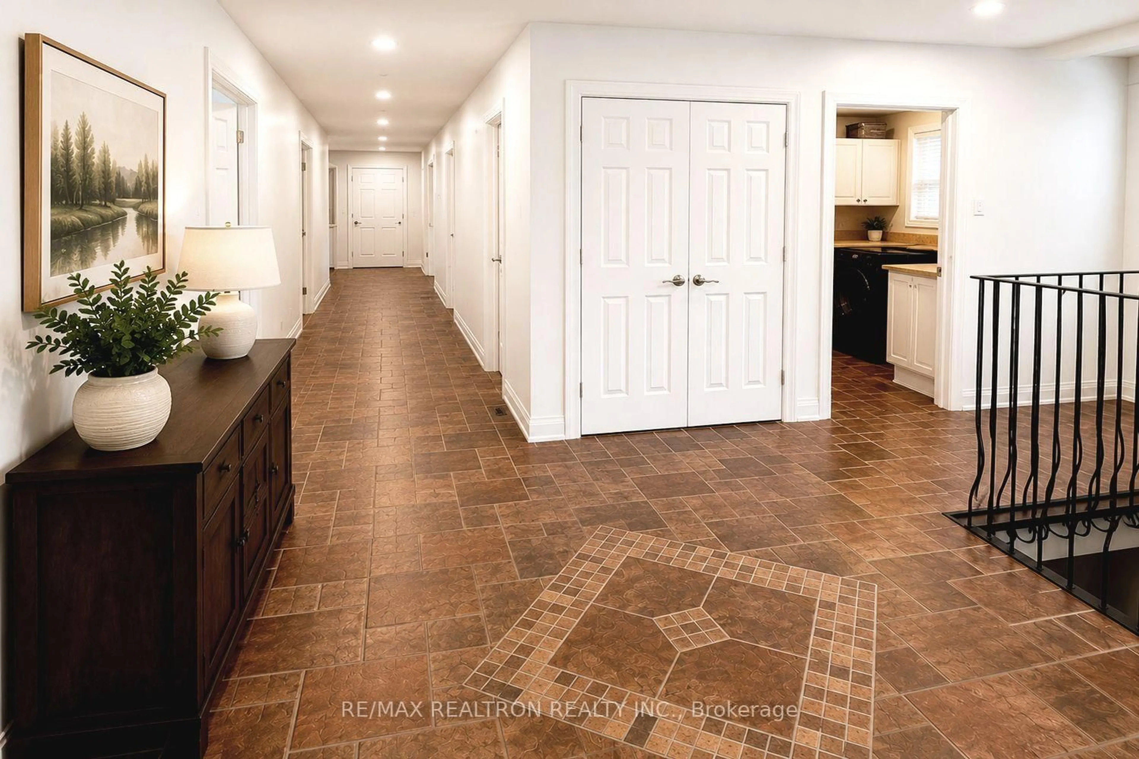 Indoor entryway for 20 Redwing Pl, Toronto Ontario M3C 2A8