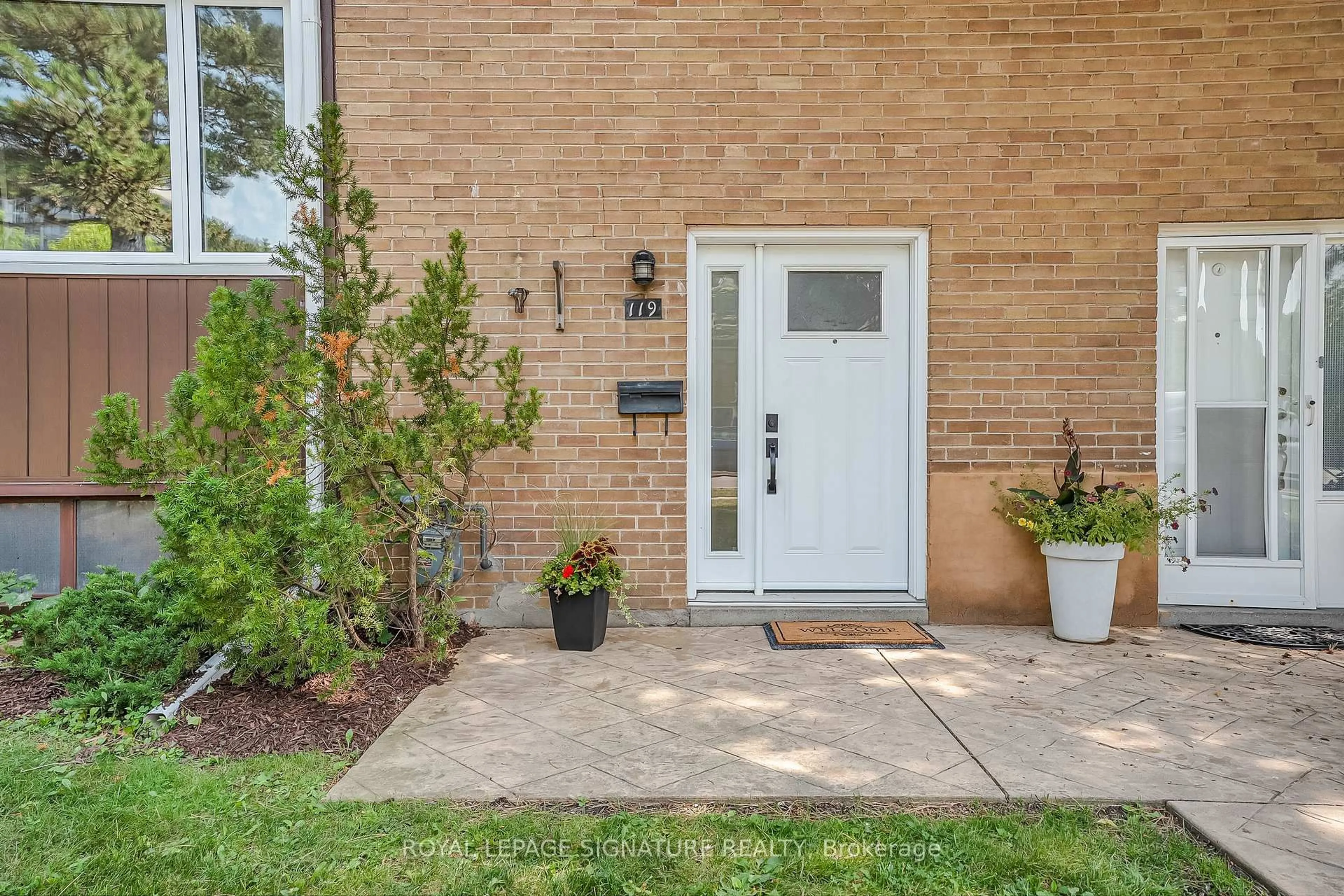 Indoor entryway for 119 Southill Dr #10, Toronto Ontario M3C 2H9