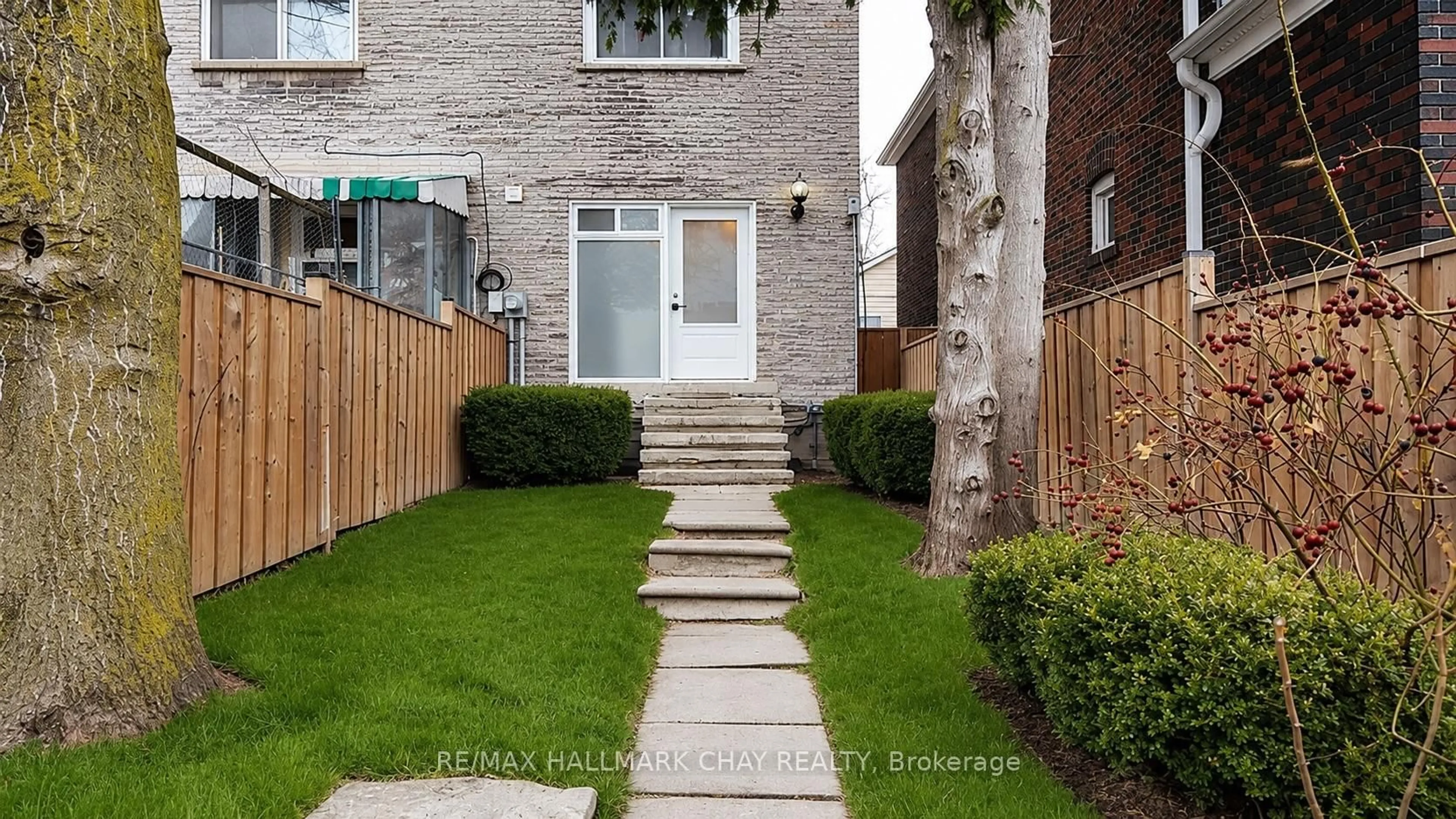 Patio, street for 48 Carr St, Toronto Ontario M5T 1B7