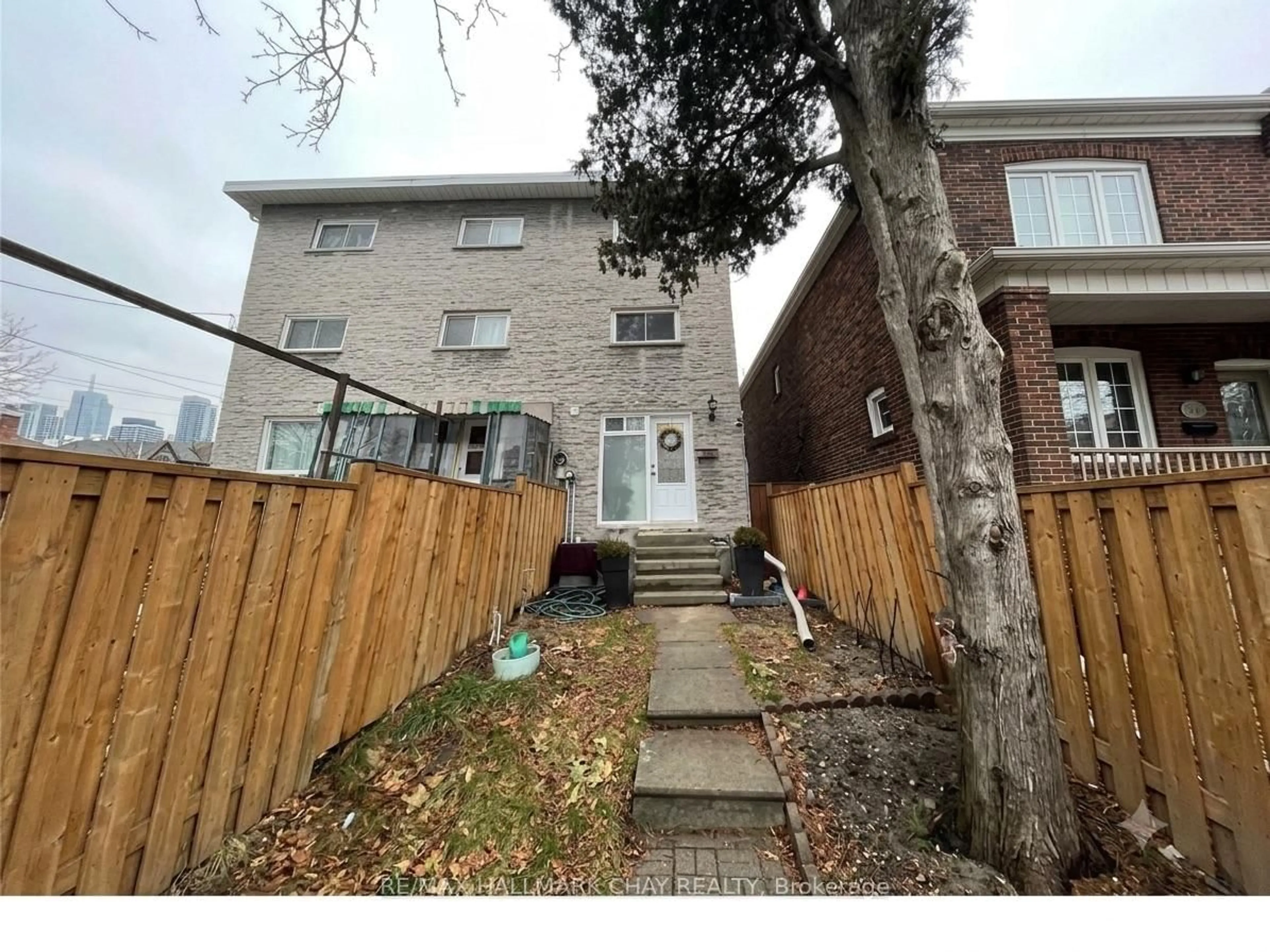 Unknown for 48 Carr St, Toronto Ontario M5T 1B7