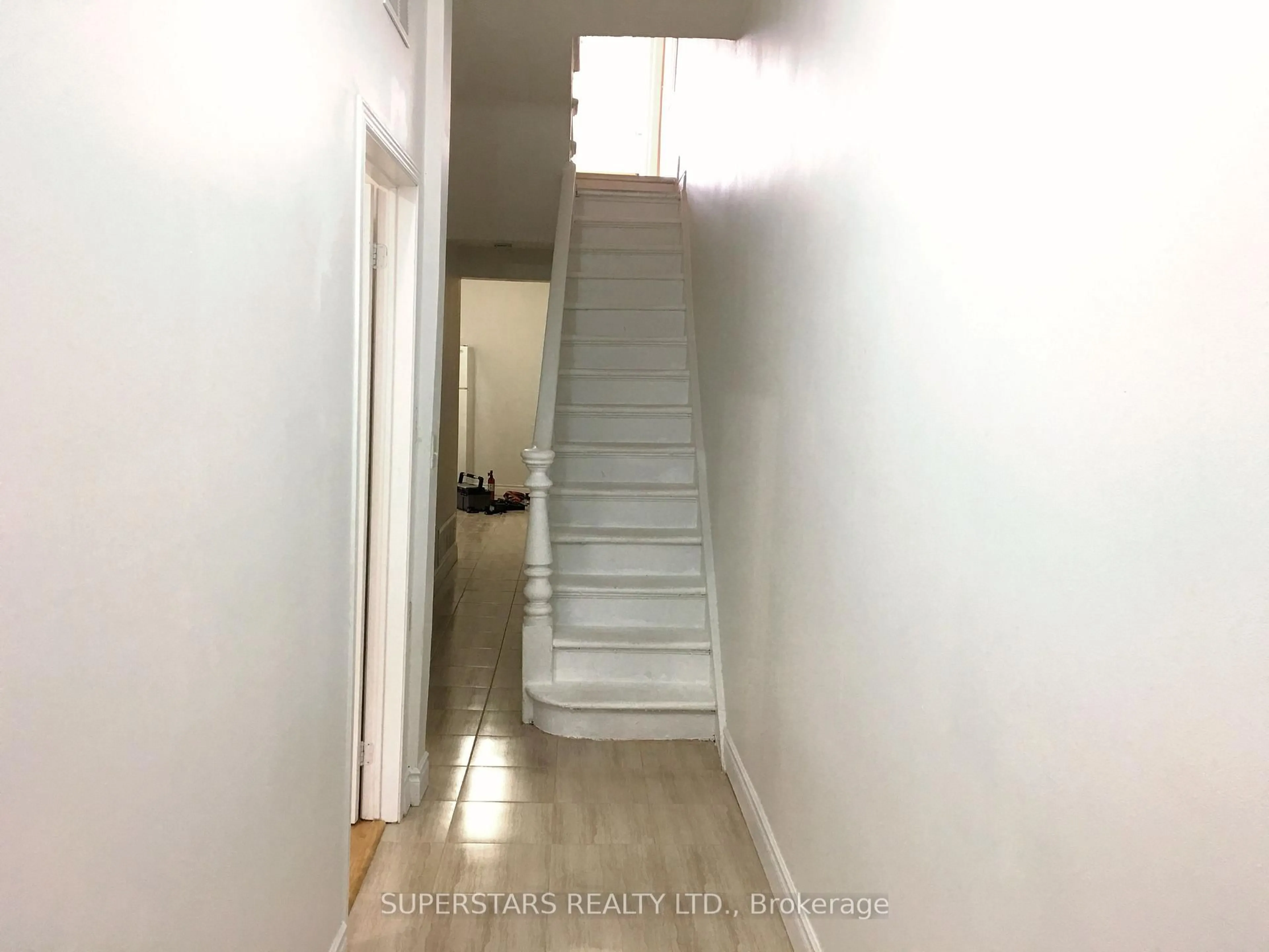 Stairs for 46 Sullivan St, Toronto Ontario M5T 1C1