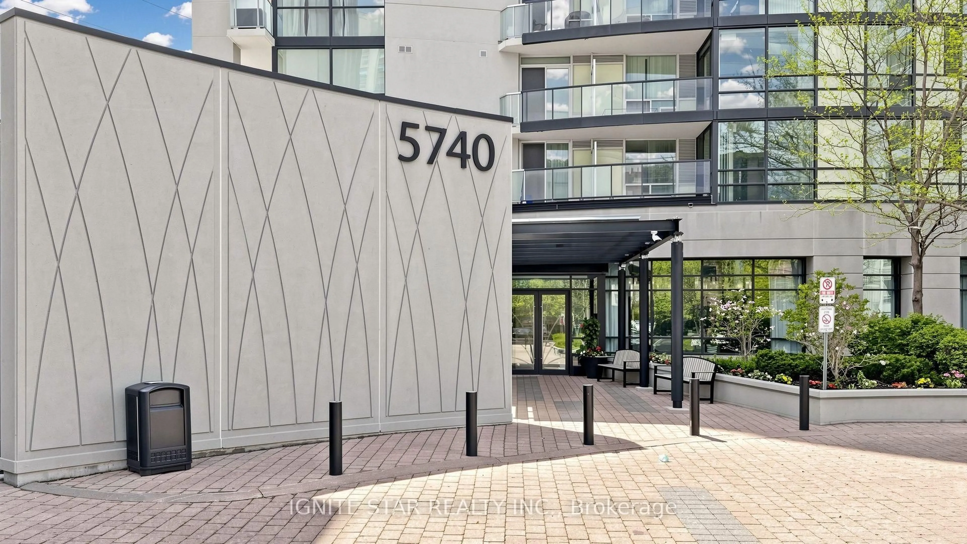 Indoor foyer for 5740 Yonge St #1201, Toronto Ontario M2M 0B1
