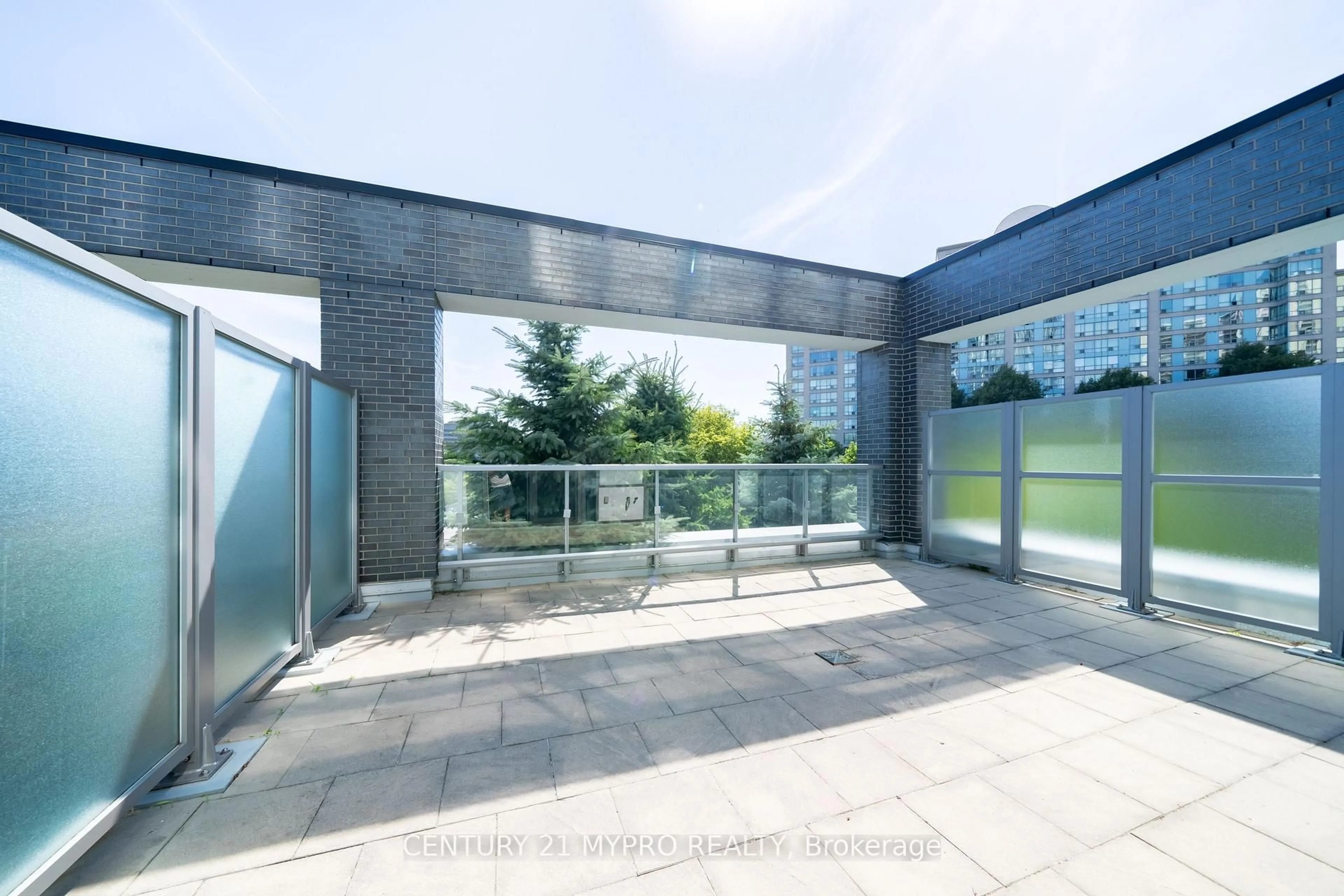 Patio, unknown for 18 Graydon Hall Dr #212, Toronto Ontario M3A 0A4