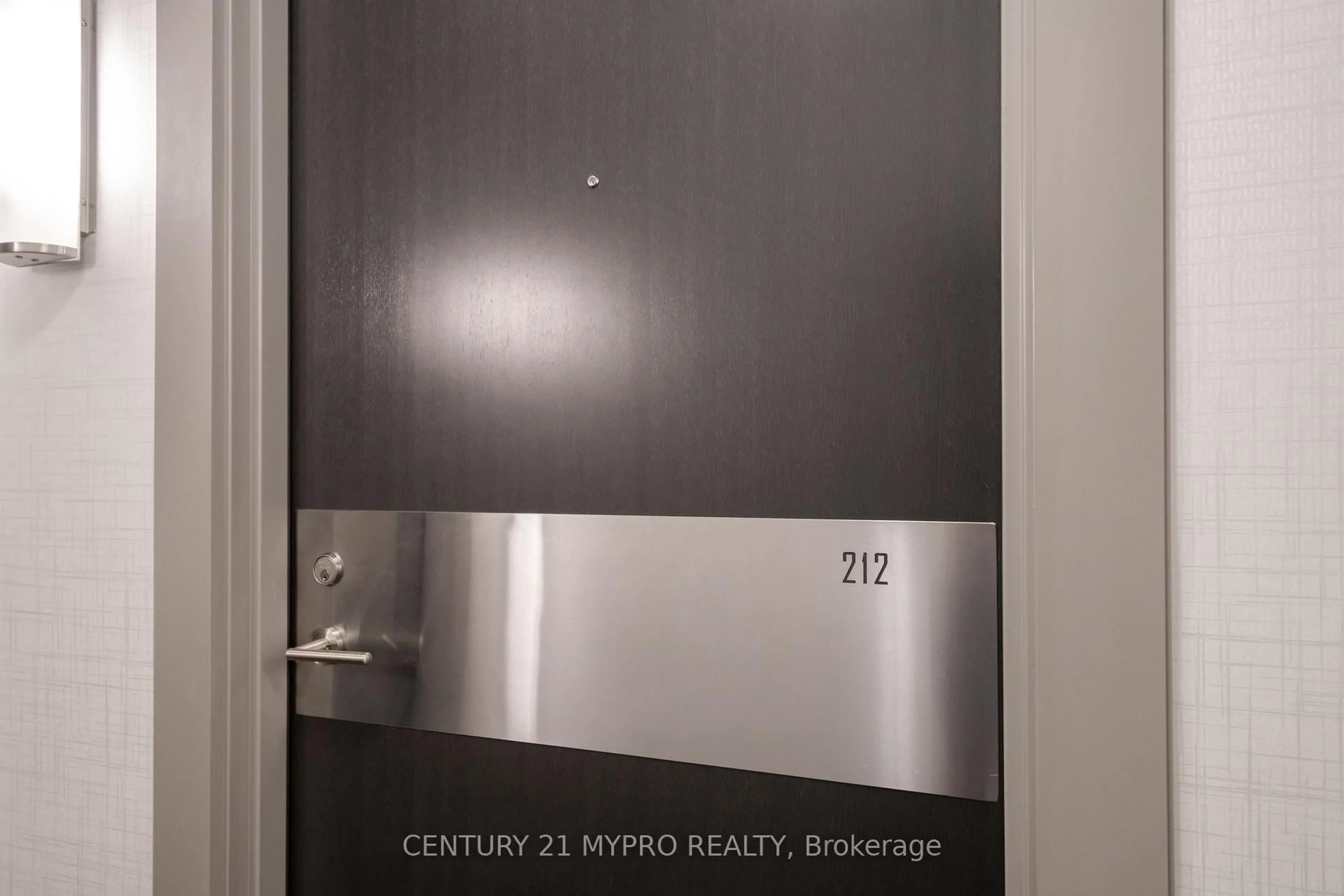 Indoor entryway for 18 Graydon Hall Dr #212, Toronto Ontario M3A 0A4