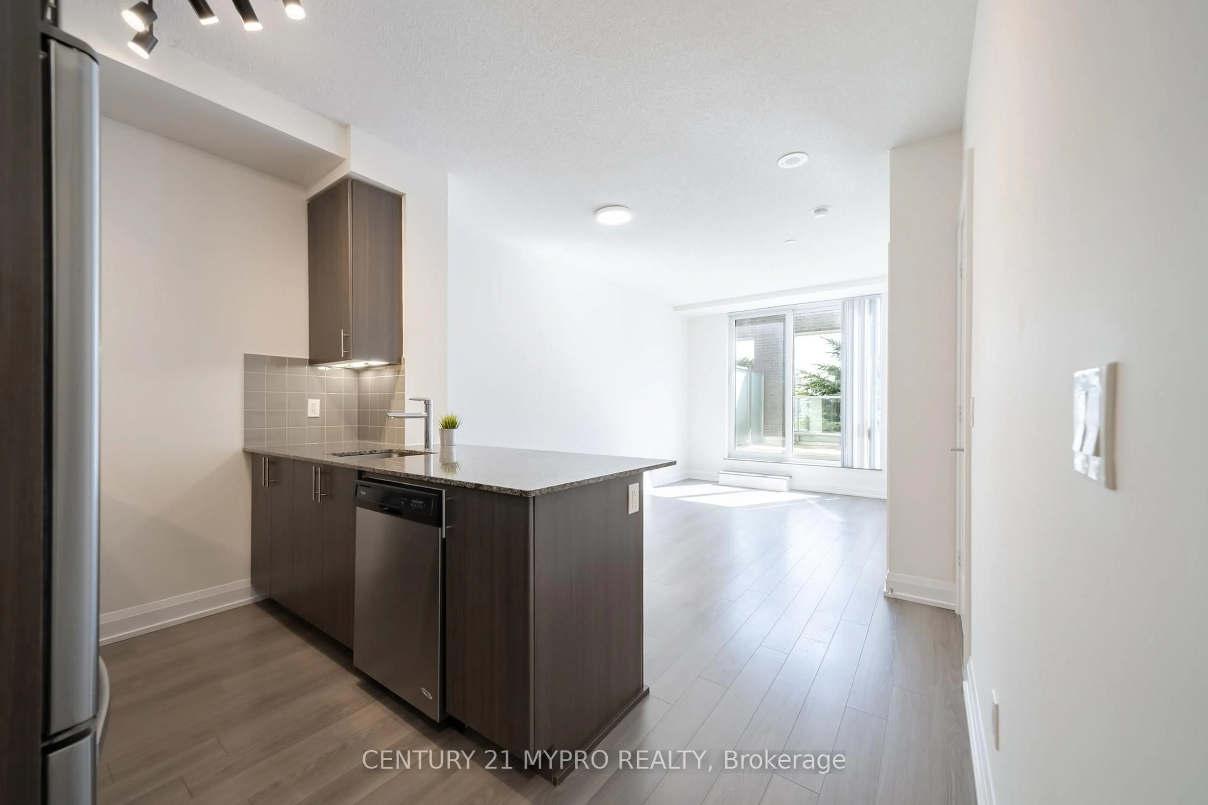 Open concept kitchen, unknown for 18 Graydon Hall Dr #212, Toronto Ontario M3A 0A4