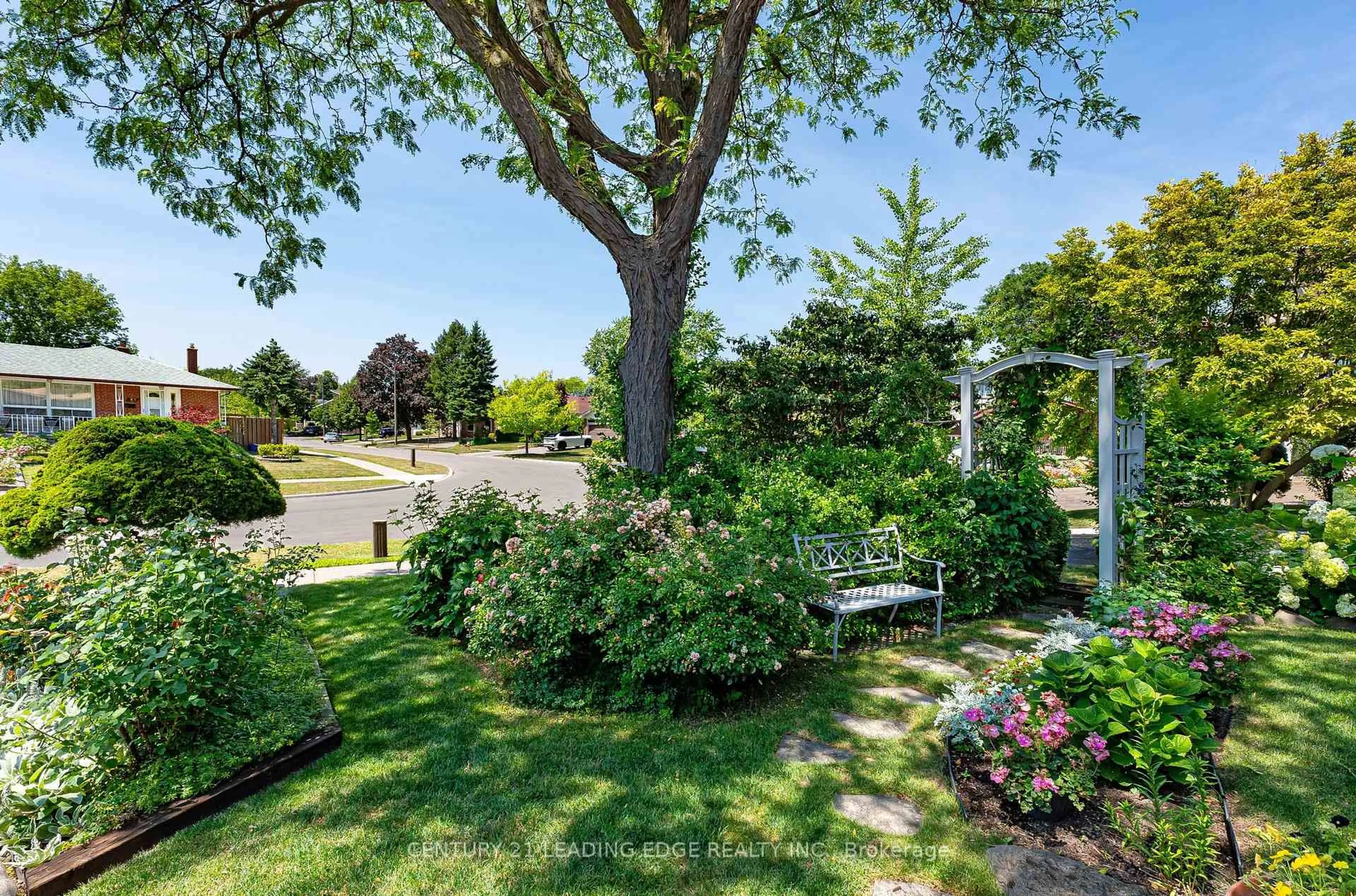 A pic from outside/outdoor area/front of a property/back of a property/a pic from drone, unknown for 42 Kamloops Dr, Toronto Ontario M2J 3R7
