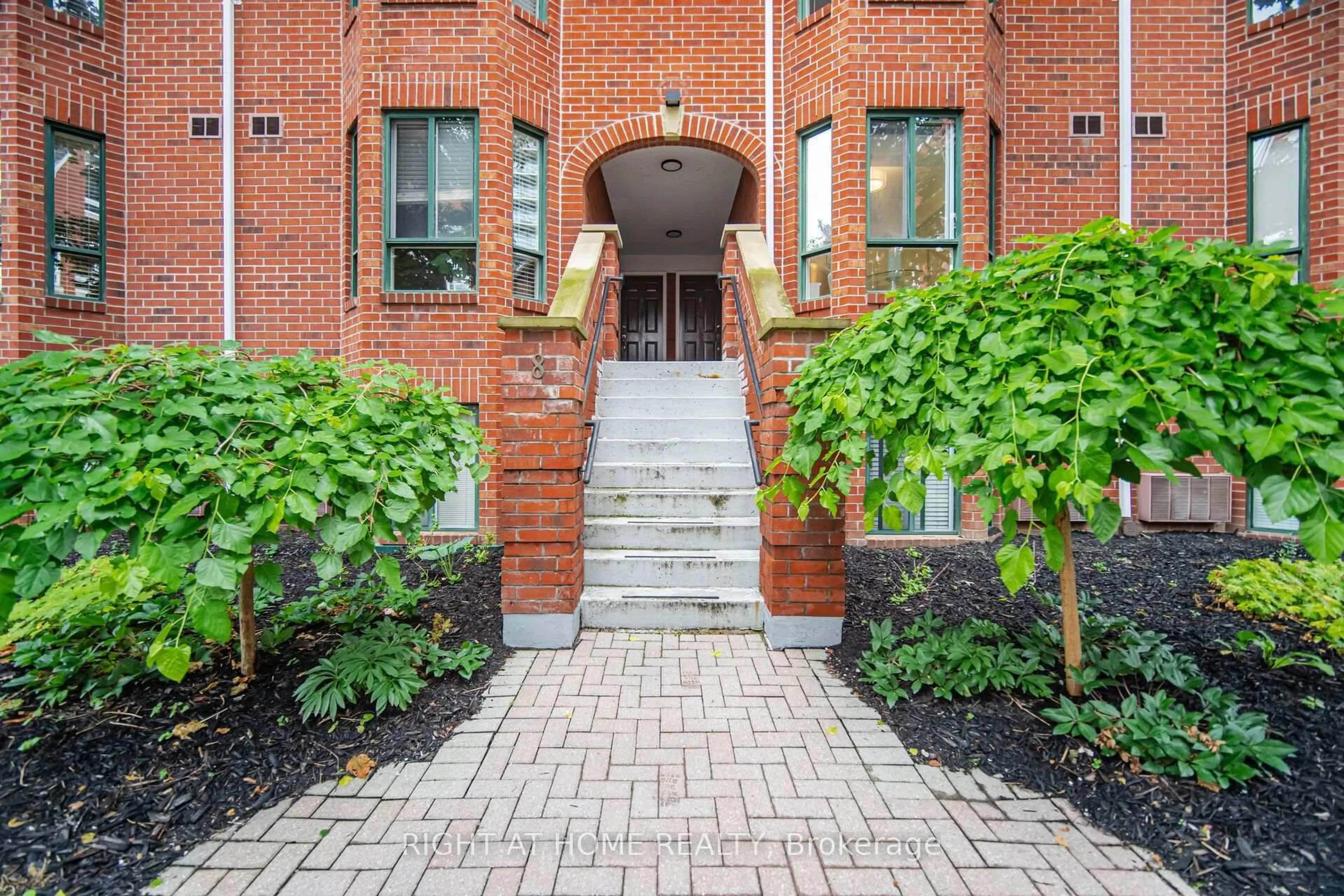 Unknown for 801 King St #TH 8A, Toronto Ontario M5V 3C9