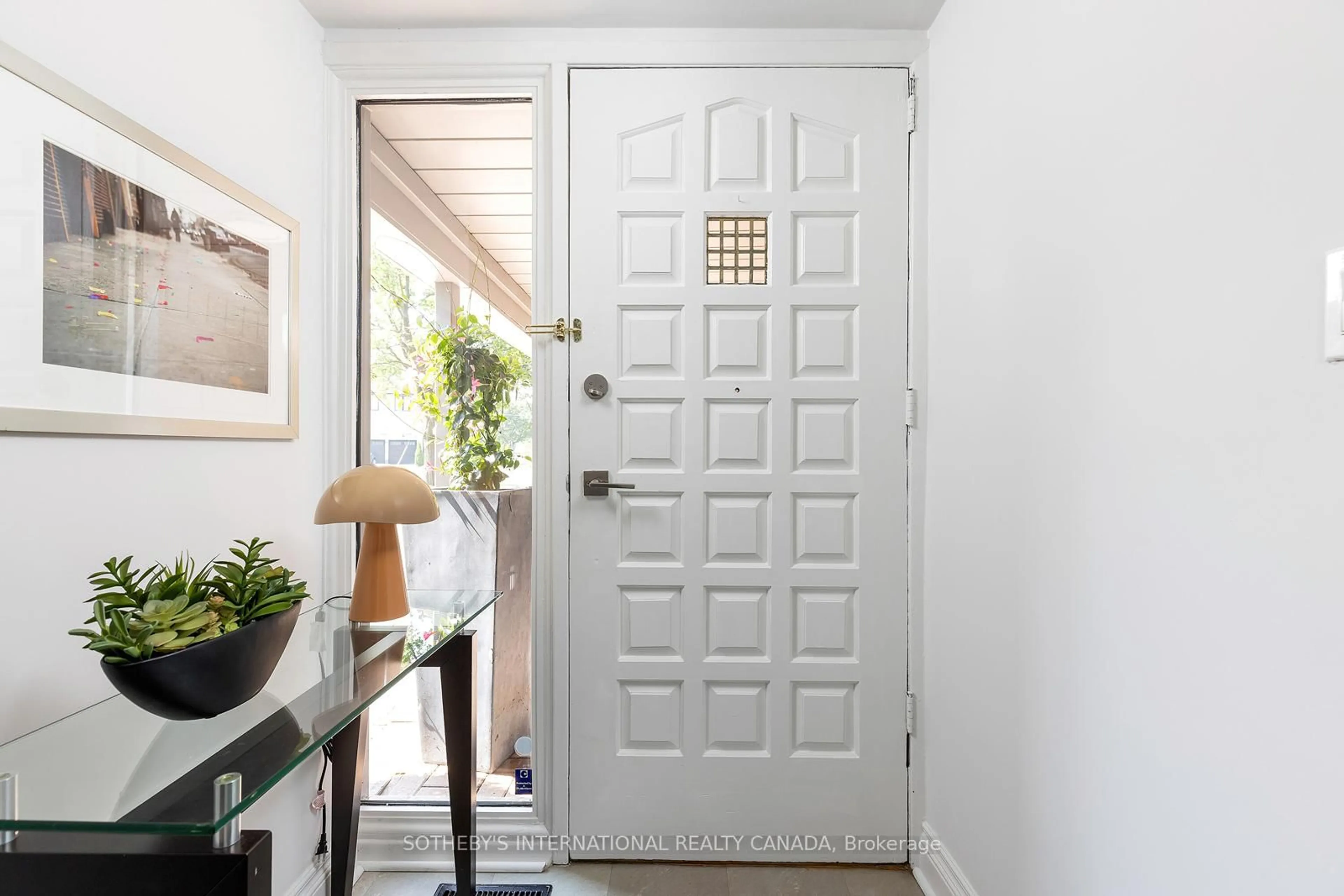 Indoor entryway for 60 Doonaree Dr, Toronto Ontario M3A 1M6