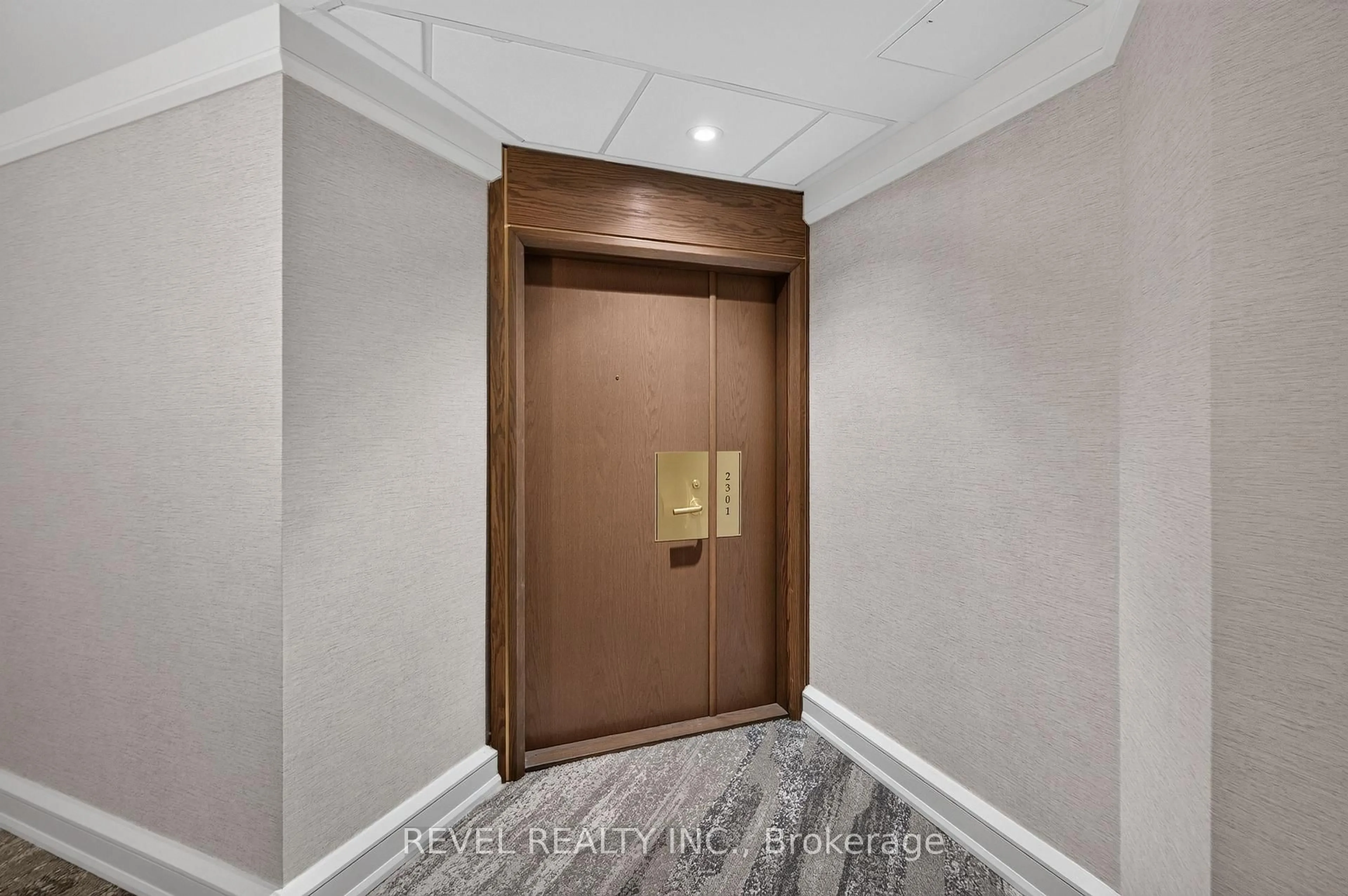 Indoor entryway for 278 Bloor St #2301, Toronto Ontario M4W 3M4