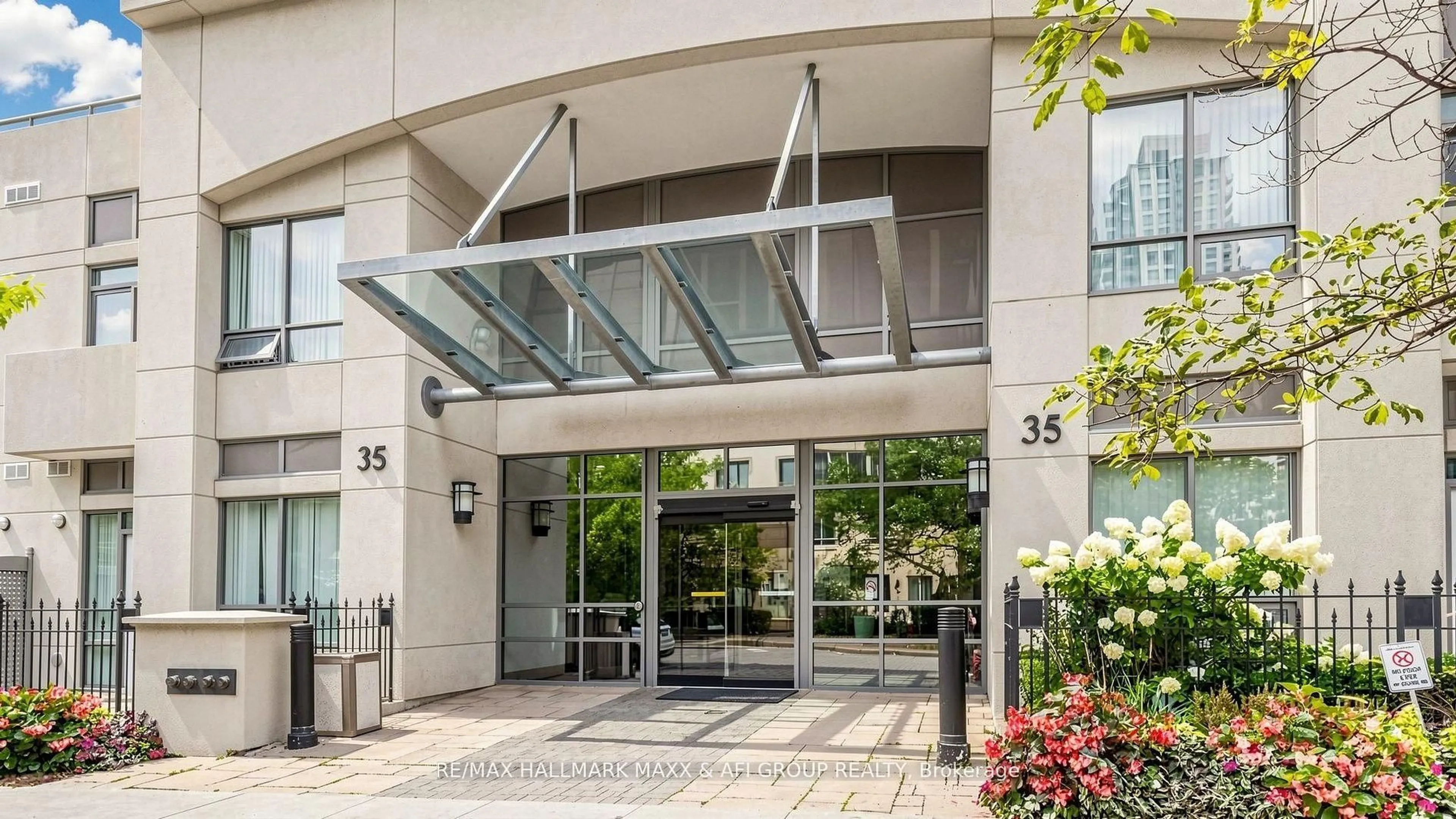 Indoor foyer for 35 Hollywood Ave #1122, Toronto Ontario M2N 0A9
