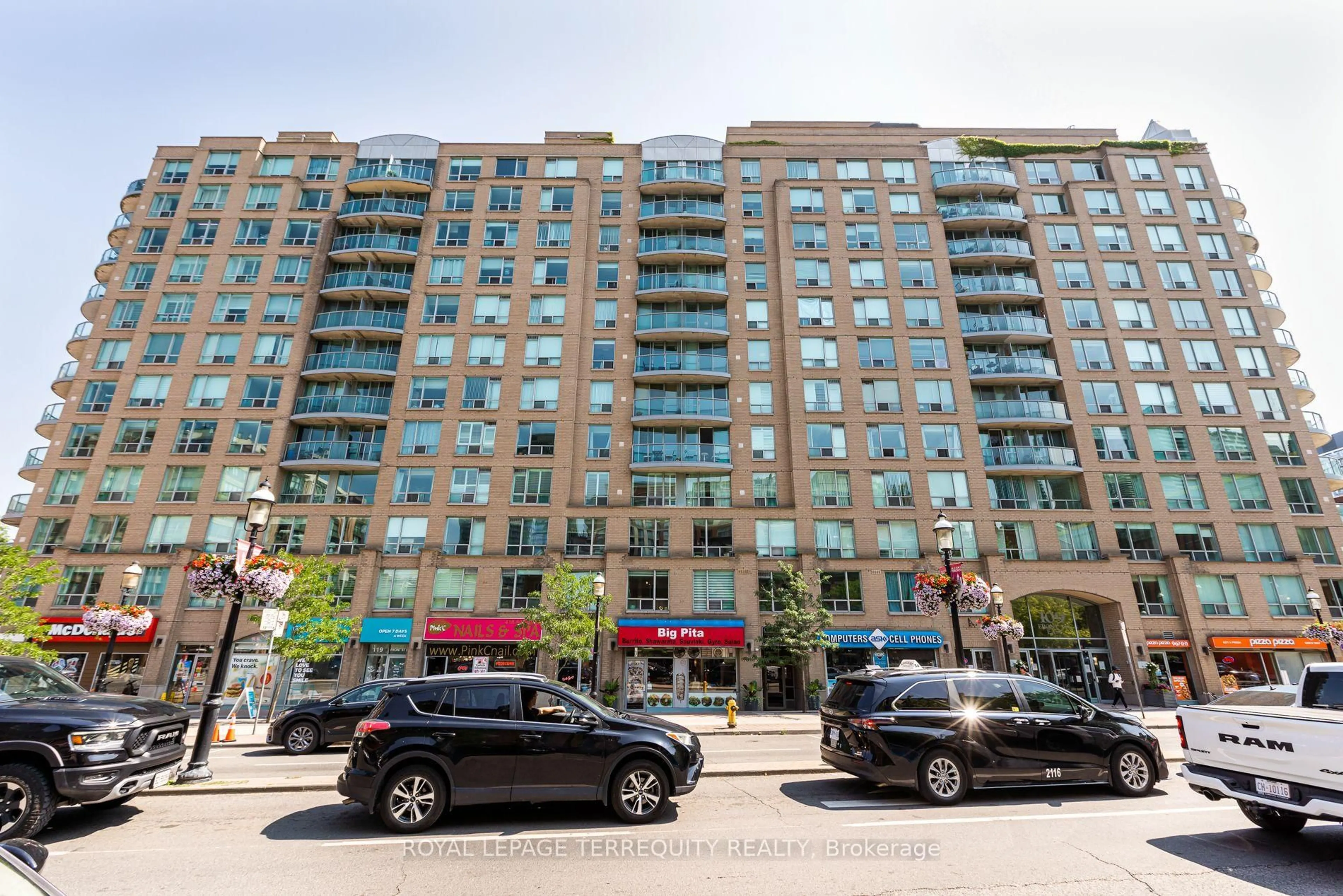 Patio, street for 109 Front St #513, Toronto Ontario M5A 4P7