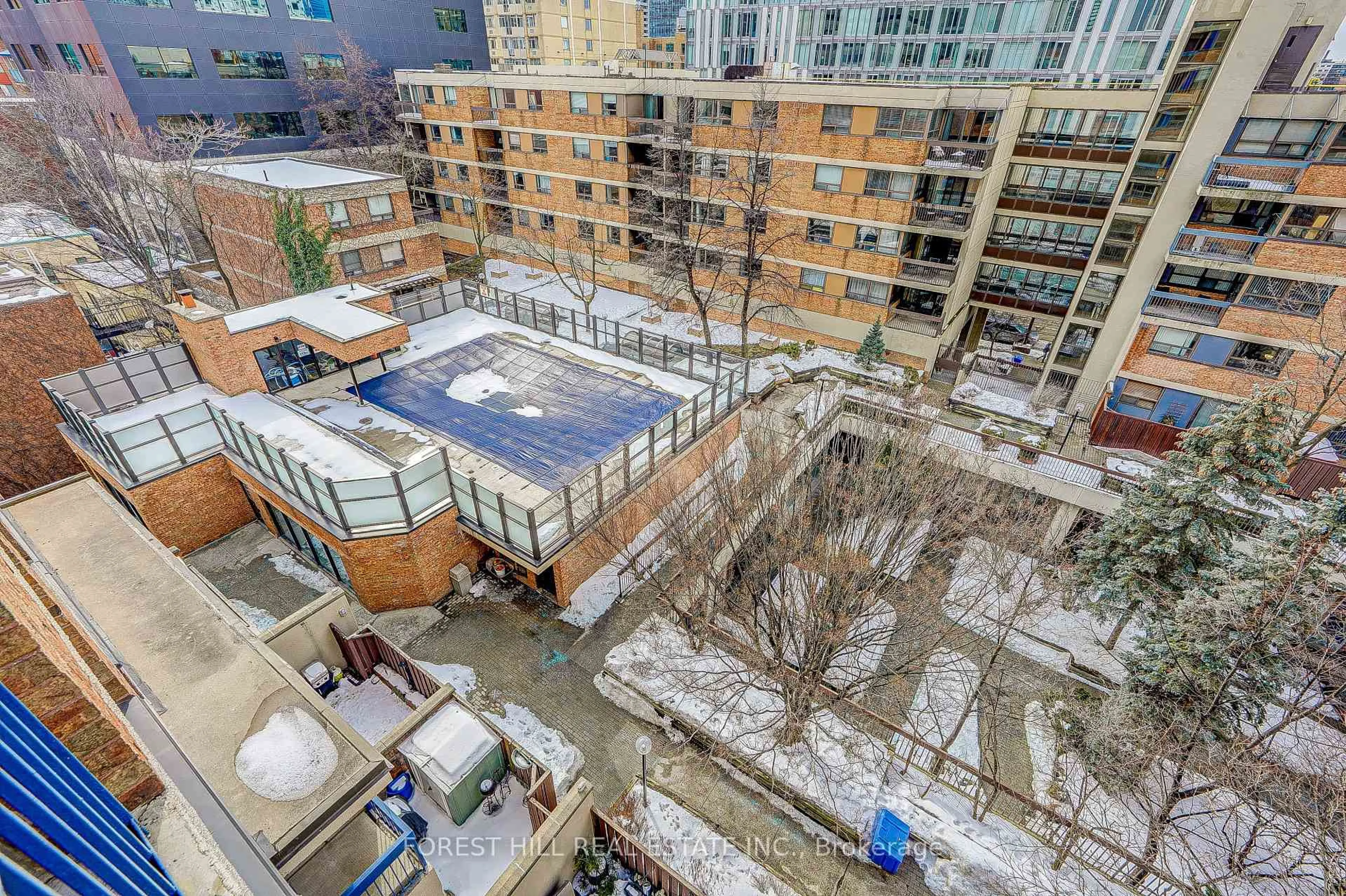 A pic from outside/outdoor area/front of a property/back of a property/a pic from drone, city buildings view from balcony for 60 St. Patrick St #728, Toronto Ontario M5T 2X5