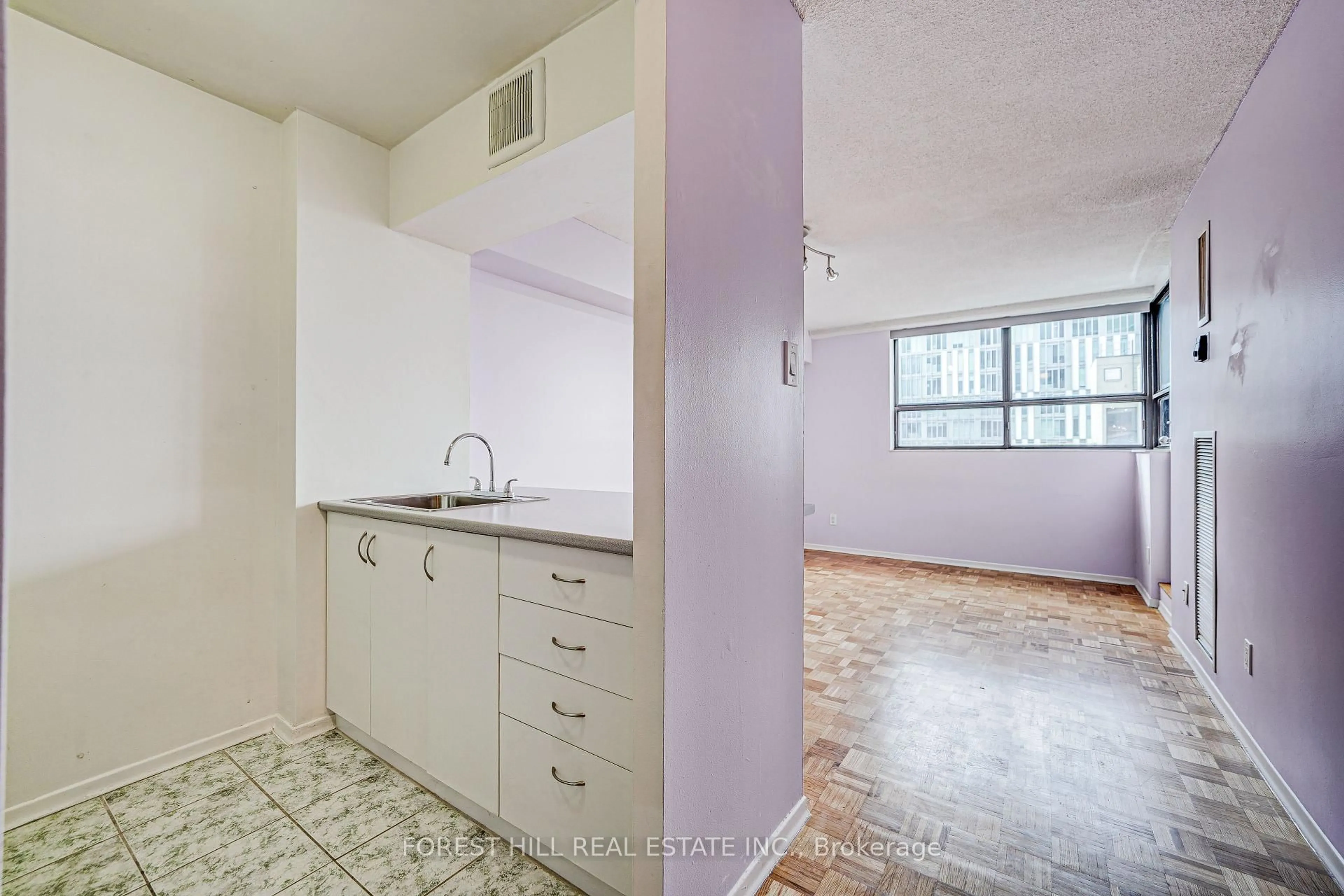 Standard kitchen, unknown for 60 St. Patrick St #728, Toronto Ontario M5T 2X5
