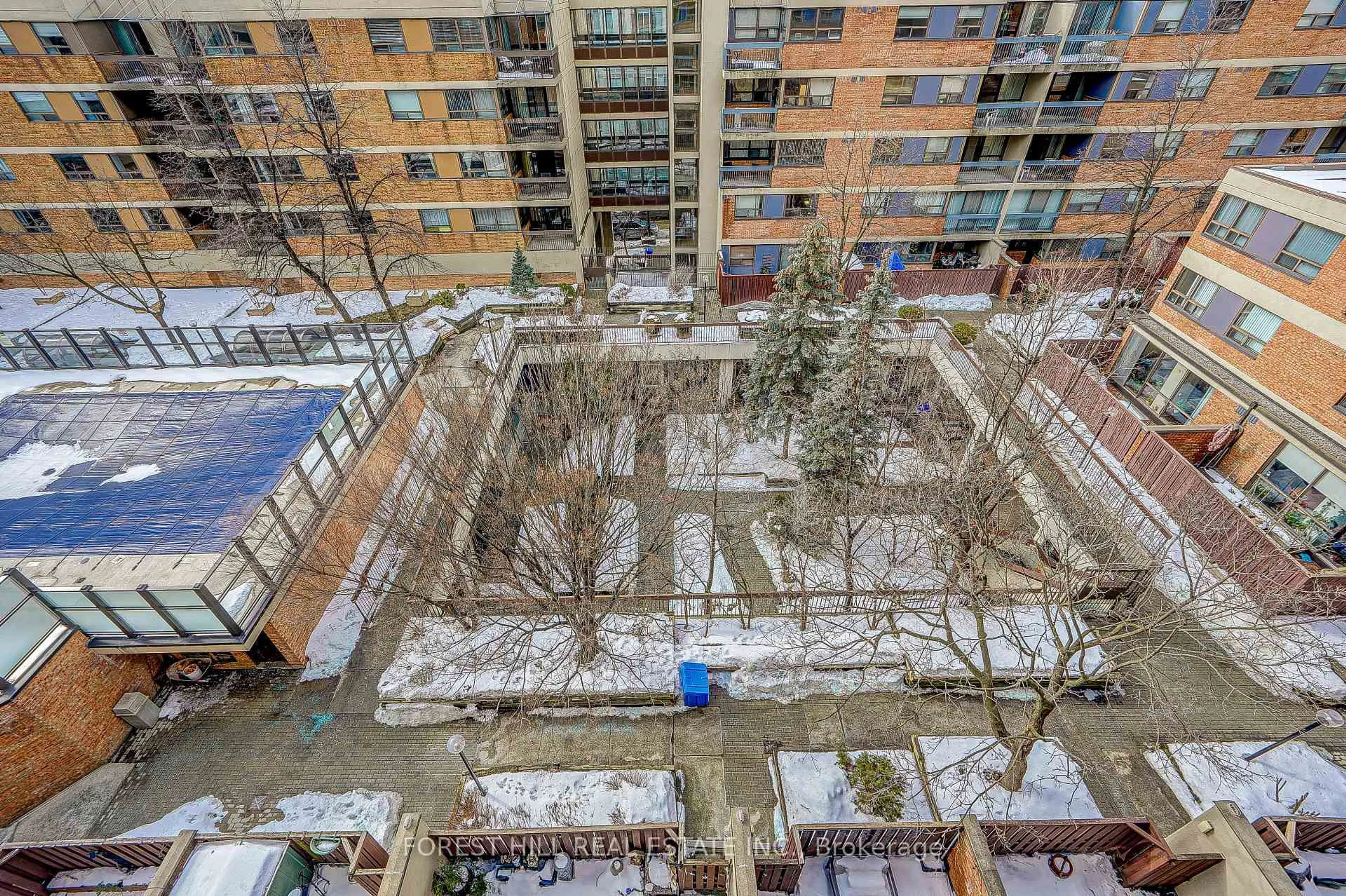 A pic from outside/outdoor area/front of a property/back of a property/a pic from drone, city buildings view from balcony for 60 St. Patrick St #728, Toronto Ontario M5T 2X5
