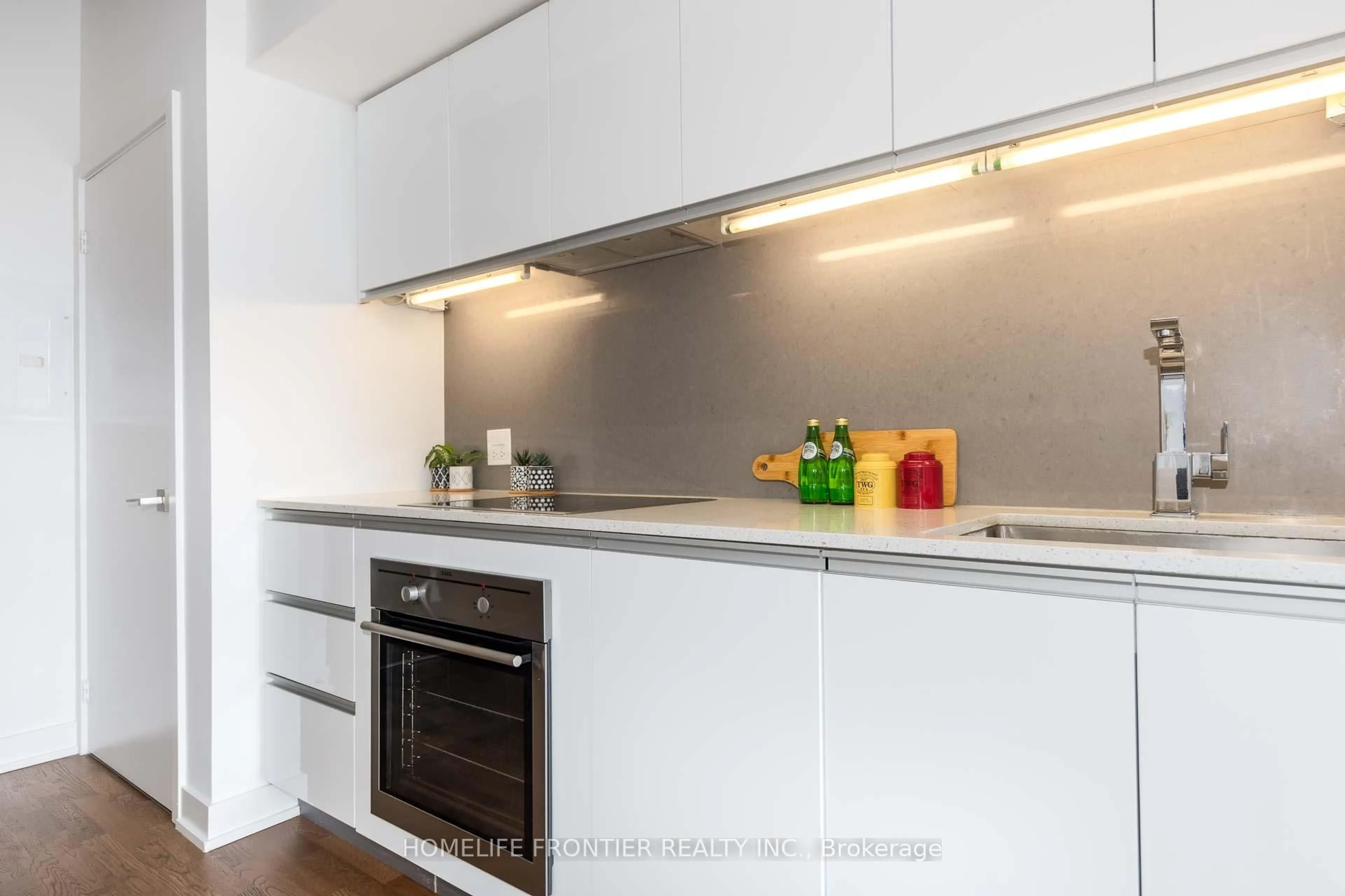 Standard kitchen, wood/laminate floor for 20 Minowan Miikan Lane #717, Toronto Ontario M6J 0E5