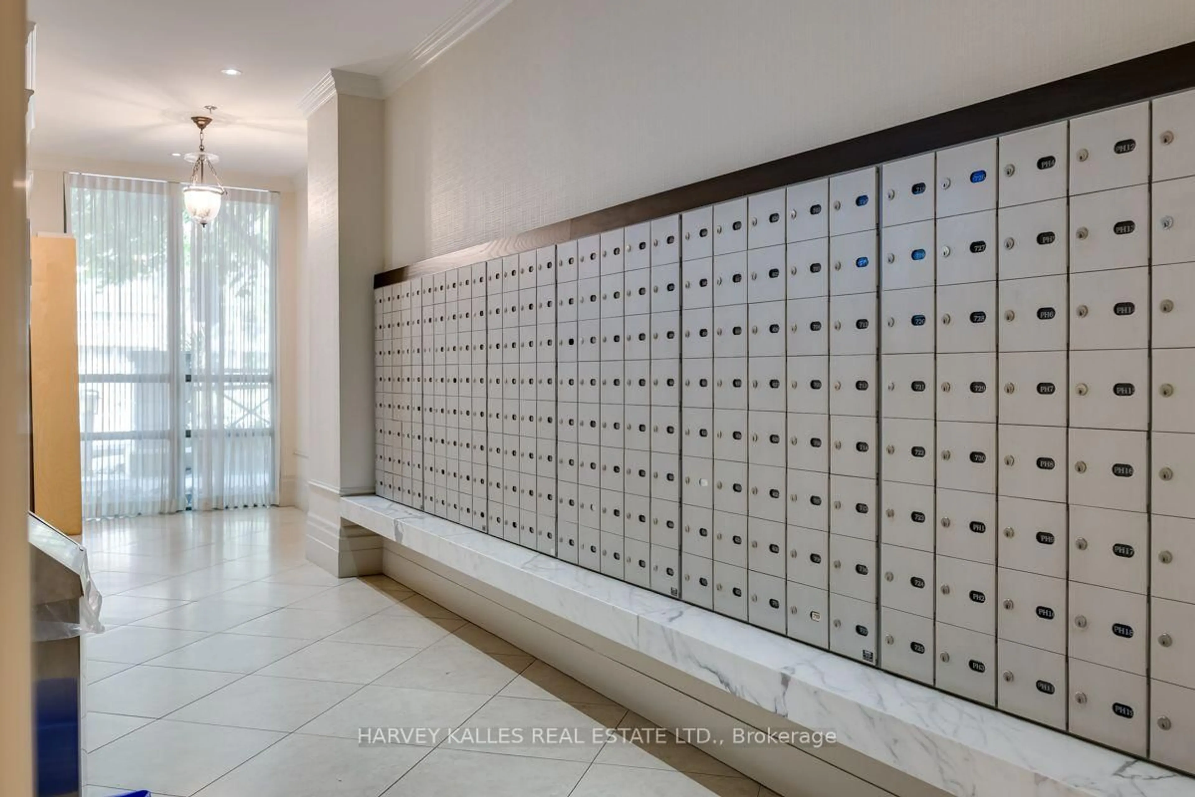 Indoor foyer for 205 The Donway #503, Toronto Ontario M3B 3S5