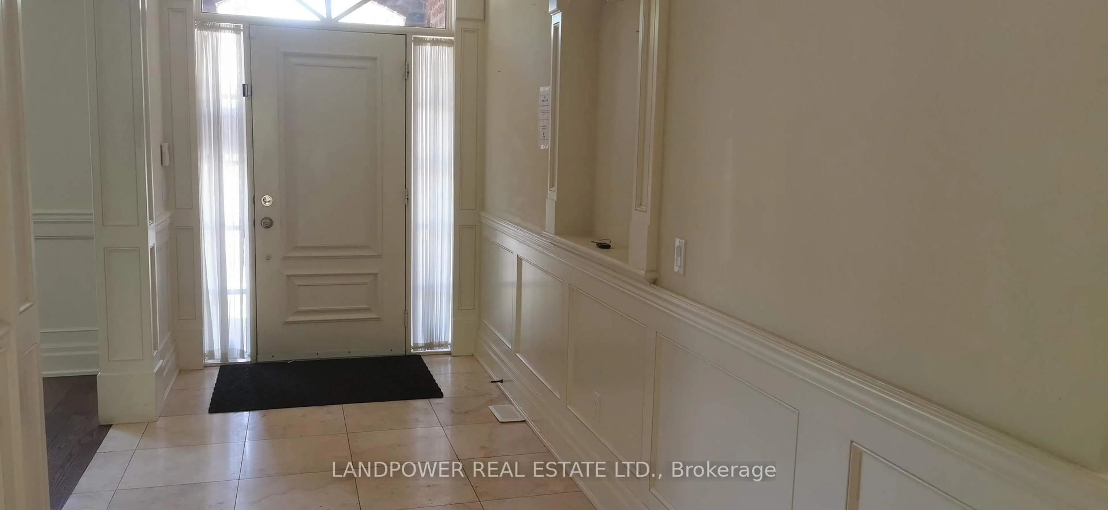 Indoor entryway for 33 Bevdale Rd, Toronto Ontario M2N 2G4