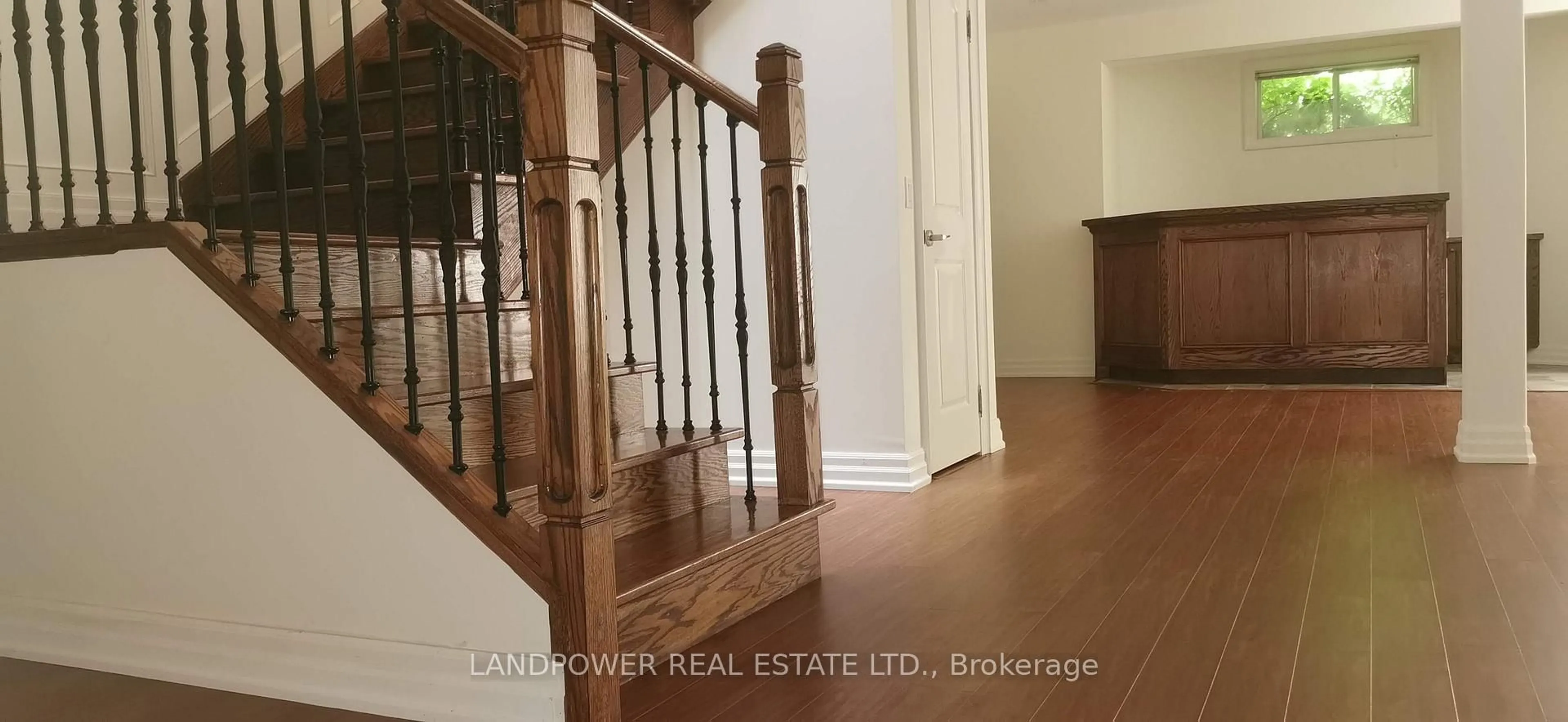 Indoor foyer for 33 Bevdale Rd, Toronto Ontario M2N 2G4