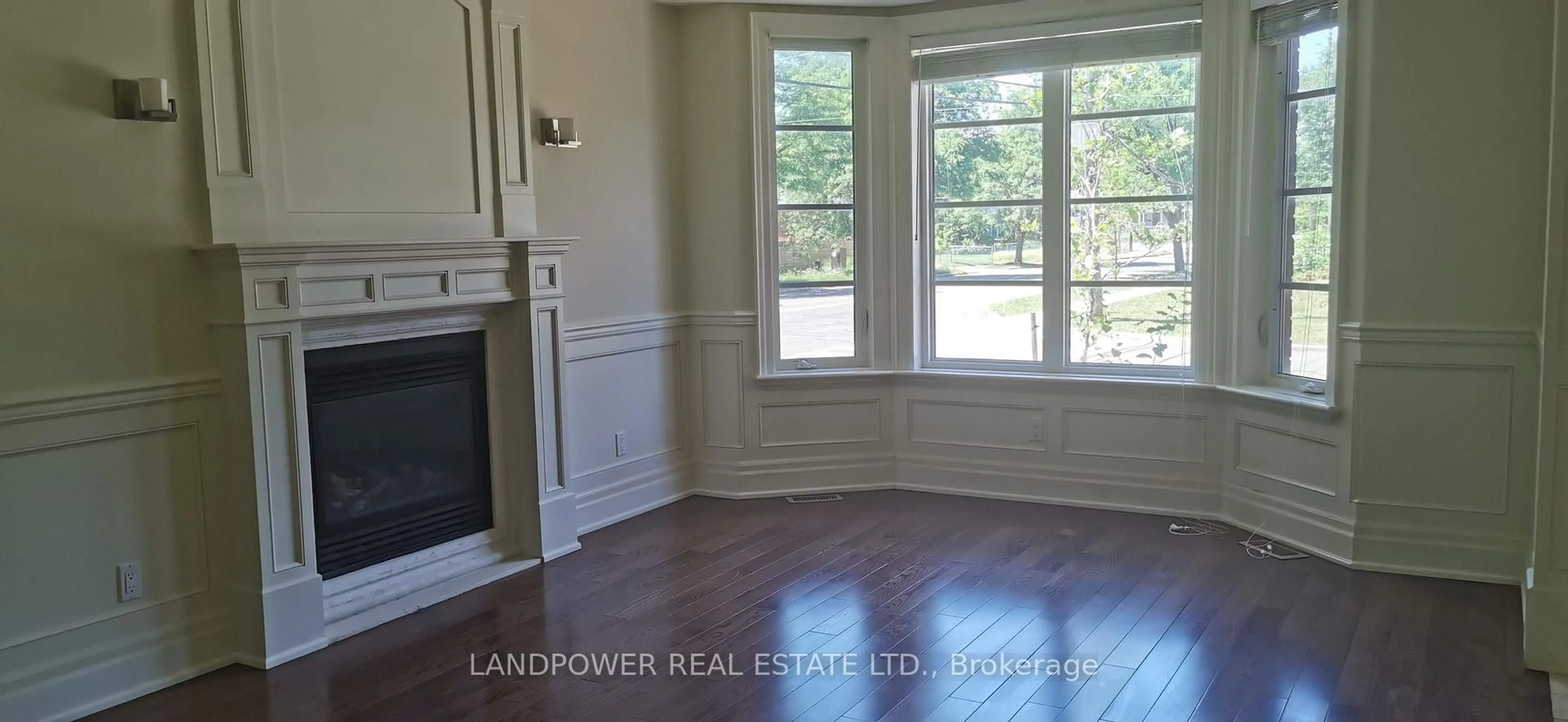 A pic of a room for 33 Bevdale Rd, Toronto Ontario M2N 2G4
