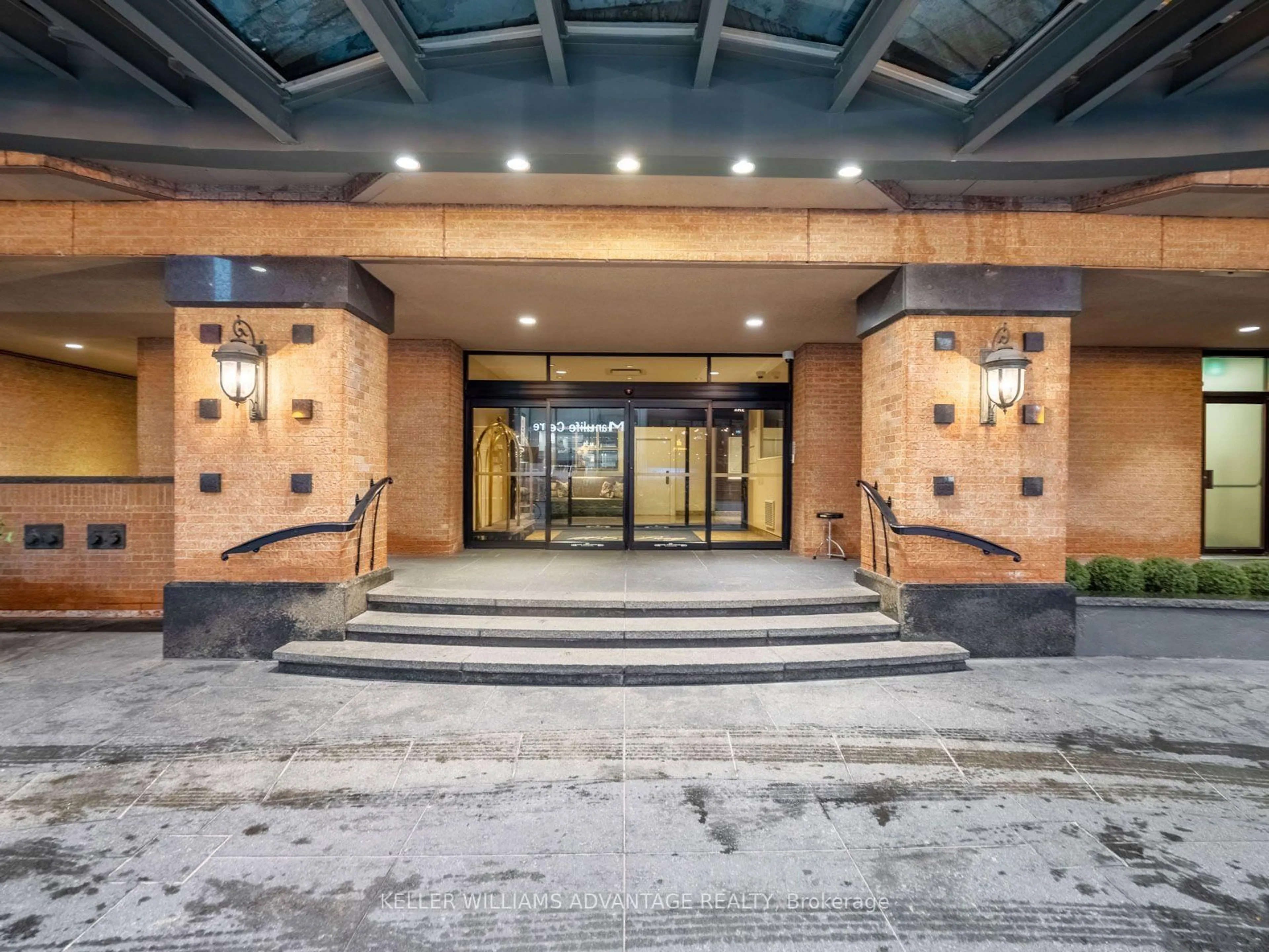 Indoor foyer for 1166 Bay St #1002, Toronto Ontario M5S 2X8