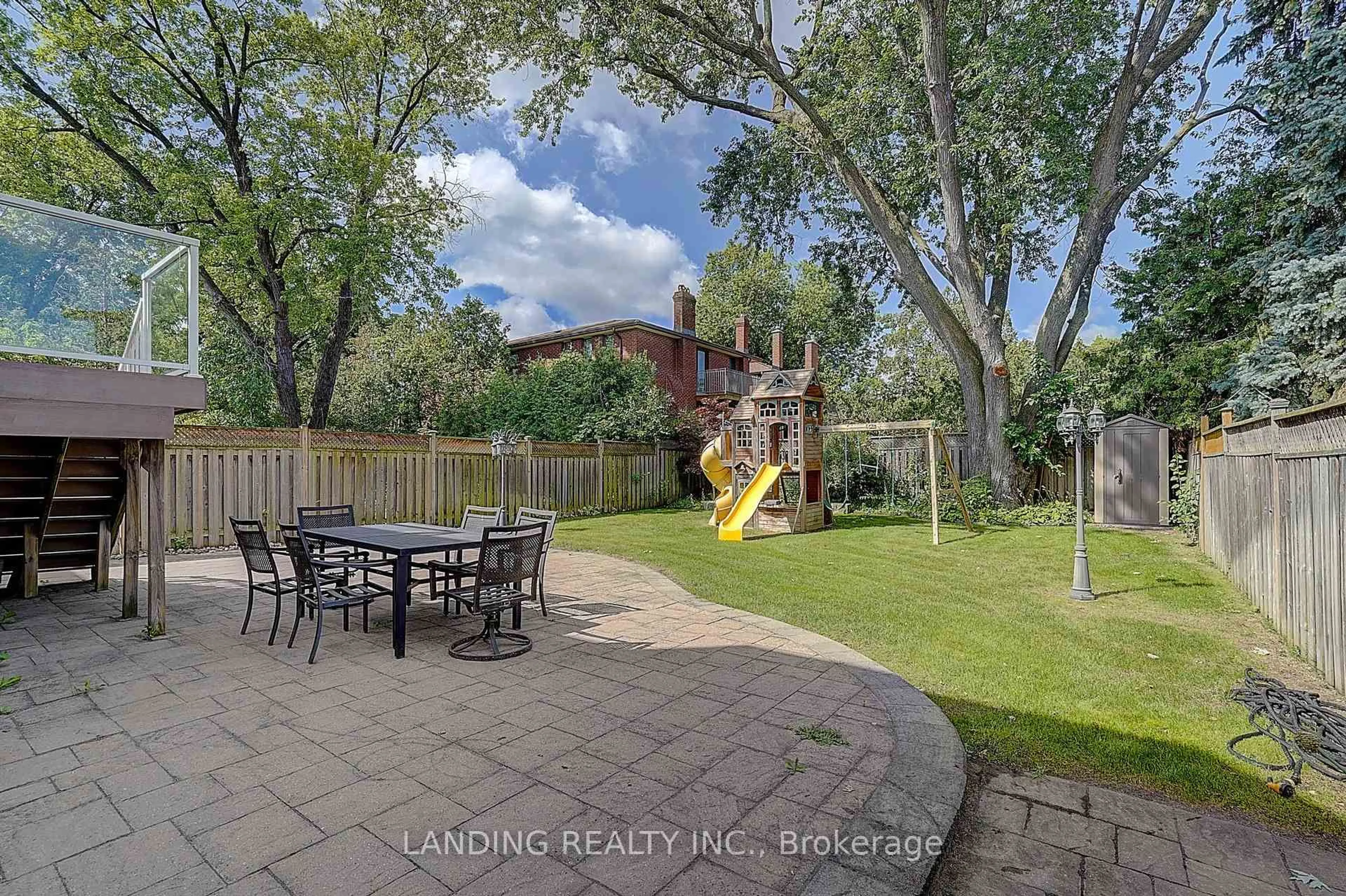 Patio, water/lake/river/ocean view for 24 Abbotsford Rd, Toronto Ontario M2N 2P8