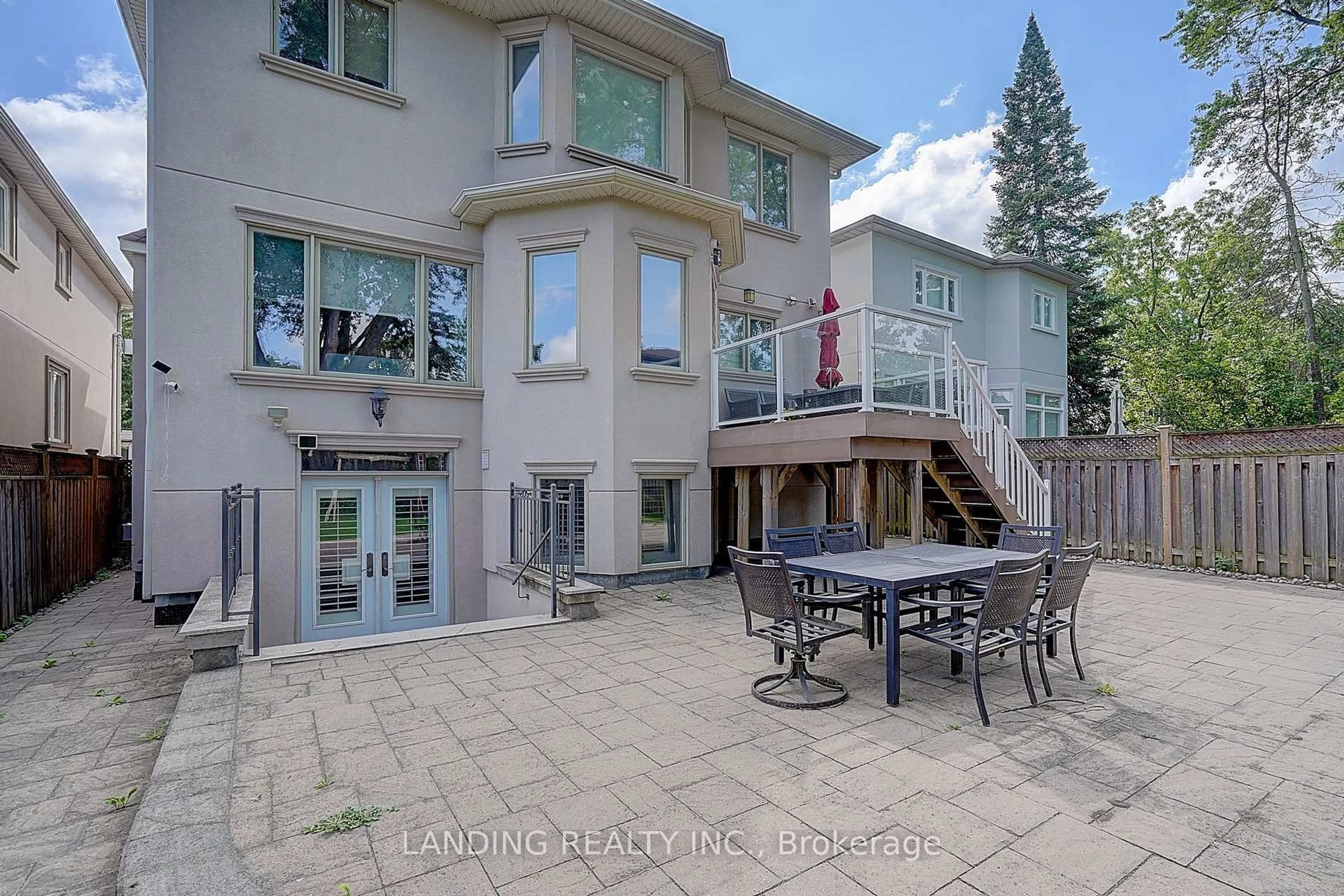 Patio, unknown for 24 Abbotsford Rd, Toronto Ontario M2N 2P8