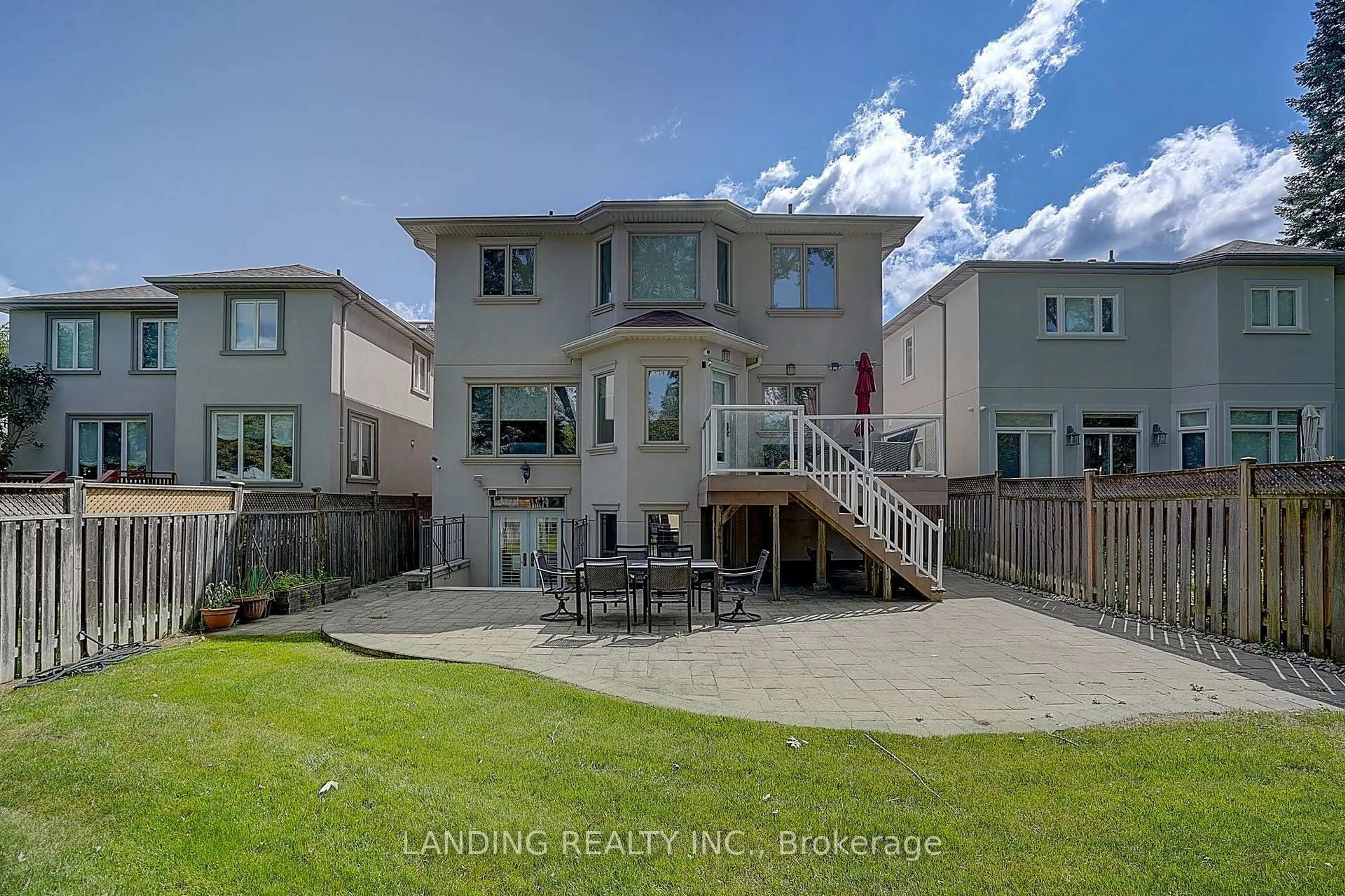 A pic from outside/outdoor area/front of a property/back of a property/a pic from drone, unknown for 24 Abbotsford Rd, Toronto Ontario M2N 2P8