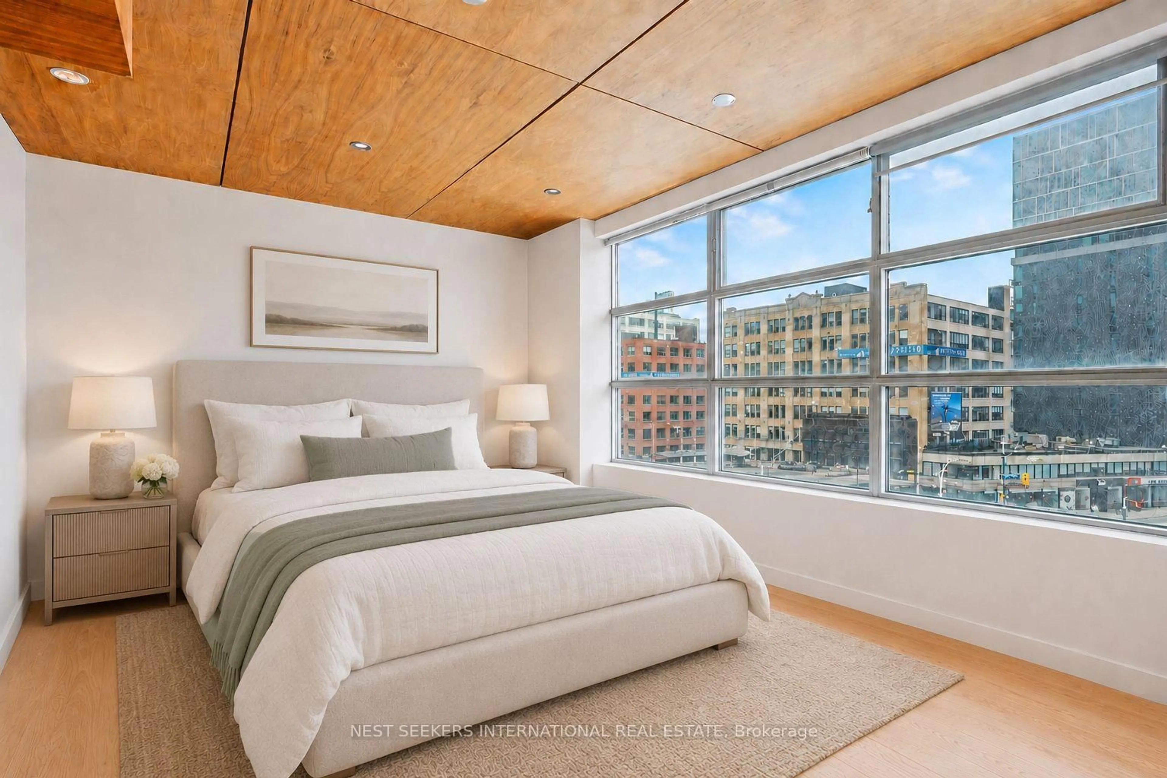 Bedroom with bed, unknown for 388 Richmond St #519, Toronto Ontario M5V 3P1