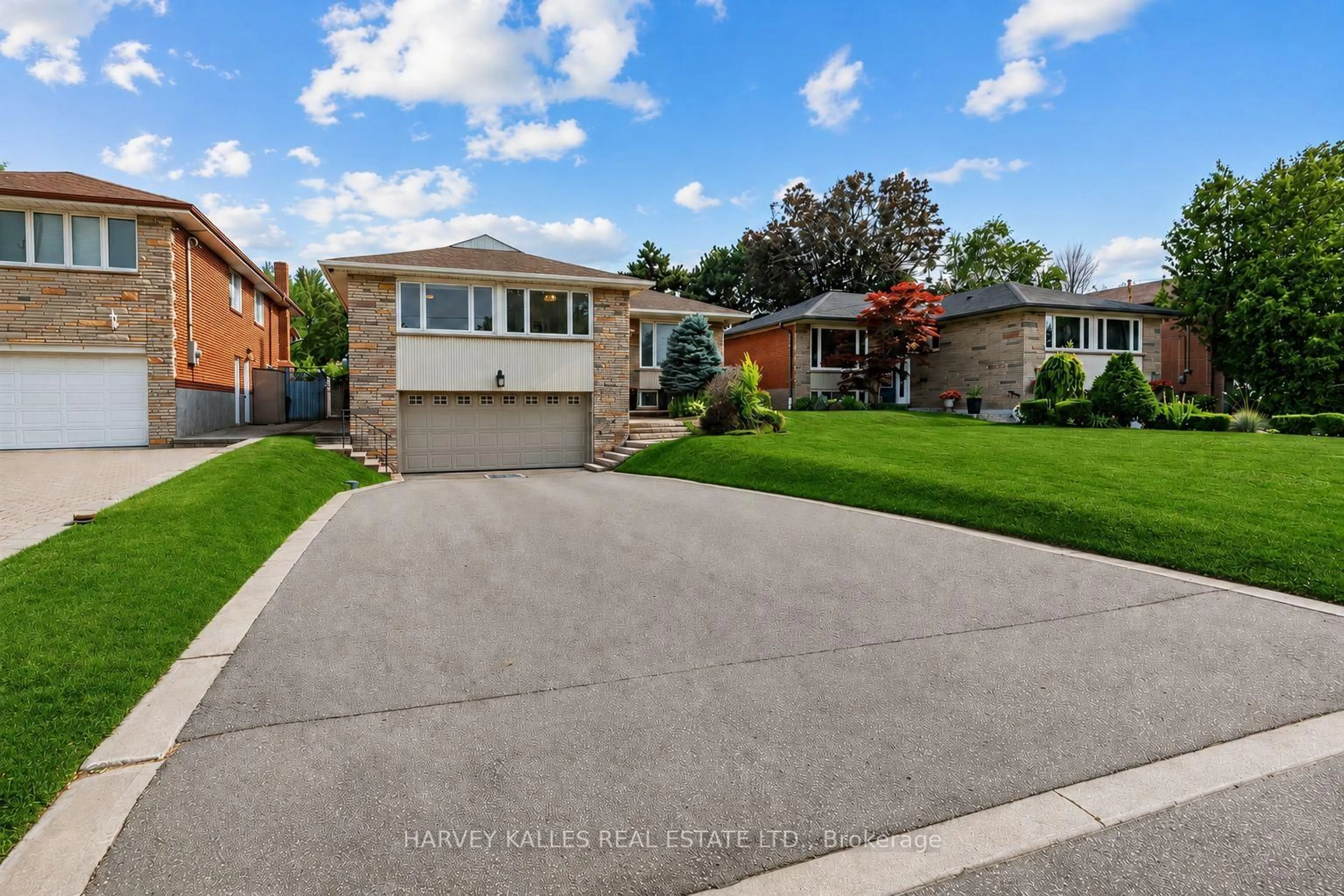 Unknown for 237 Searle Ave, Toronto Ontario M3H 4B8