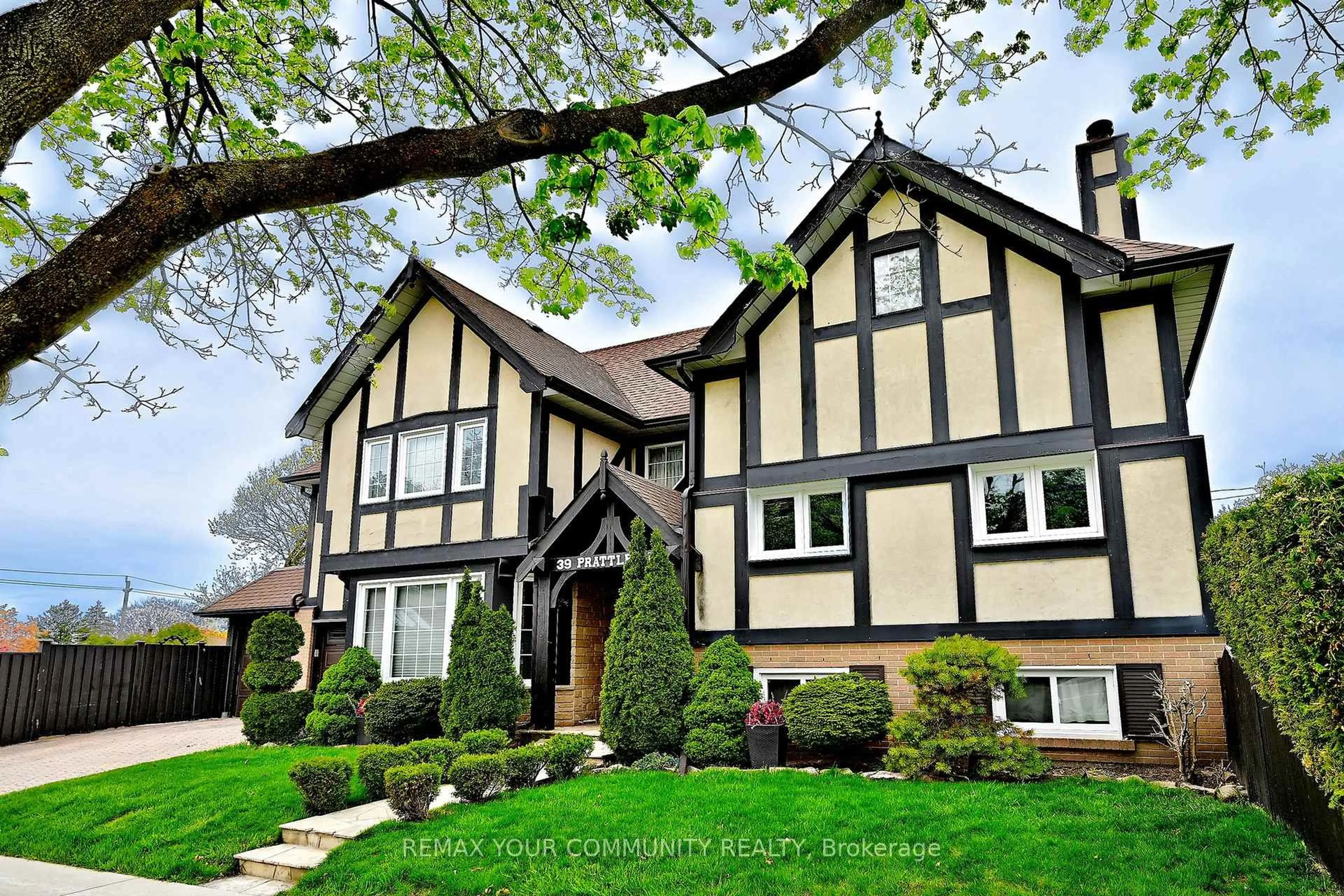 Home with vinyl exterior material, street for 39 Prattley Dr, Toronto Ontario M2J 2K1