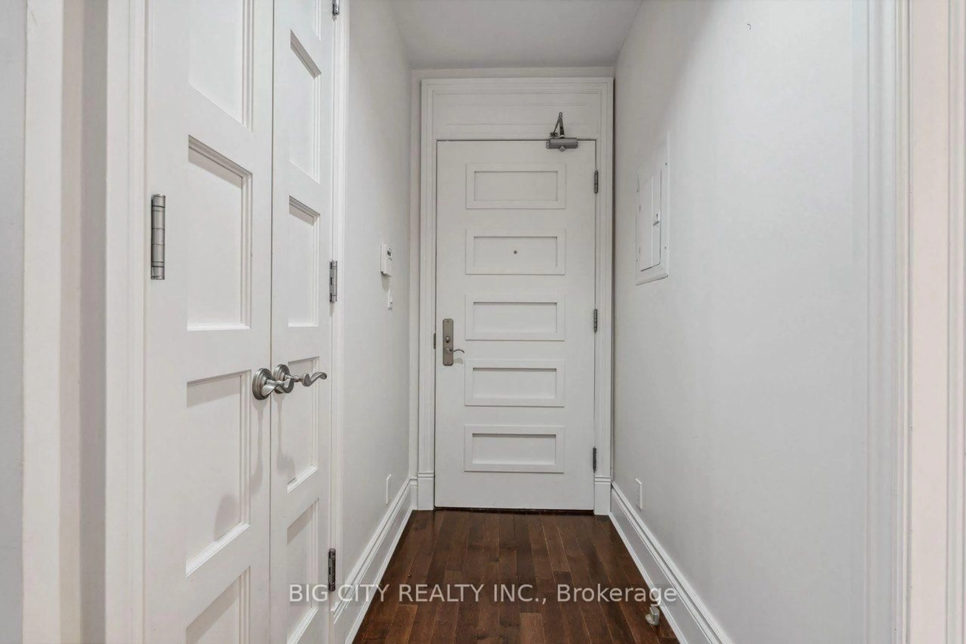 Indoor entryway for 22 Leader Lane #408, Toronto Ontario M5E 0B2