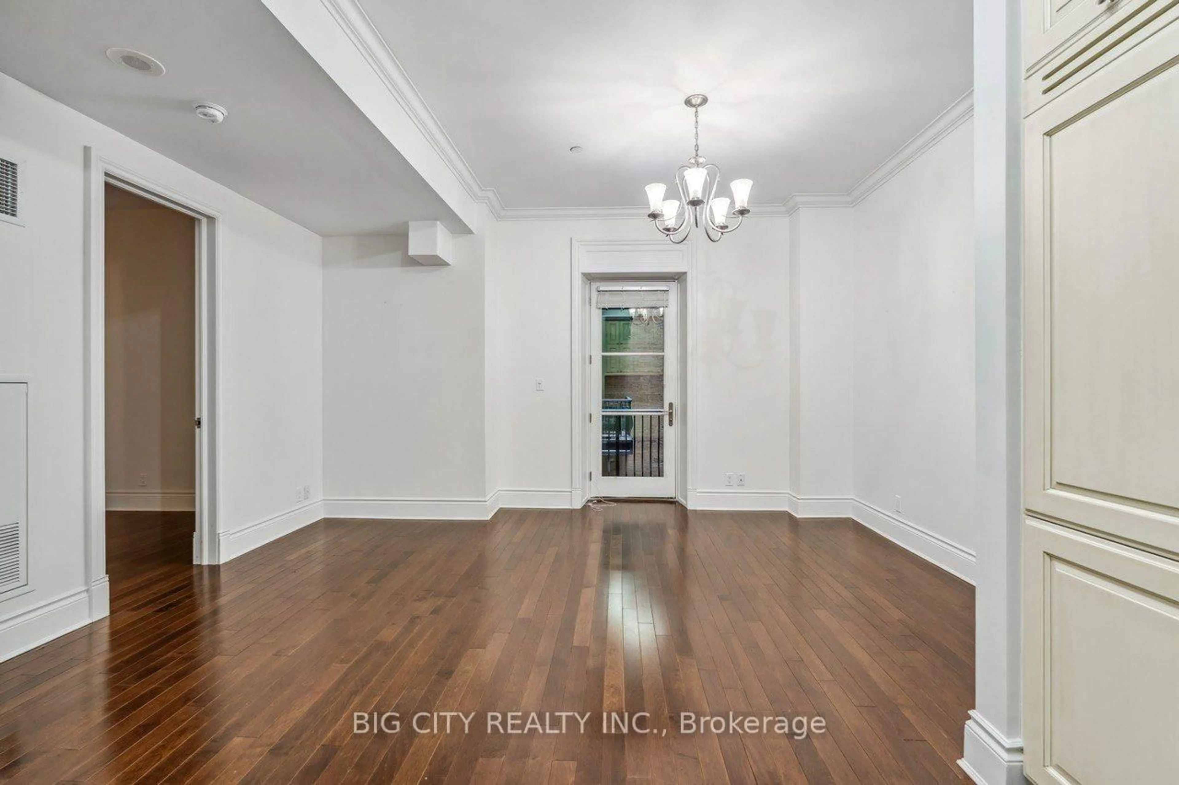 Indoor entryway for 22 Leader Lane #408, Toronto Ontario M5E 0B2