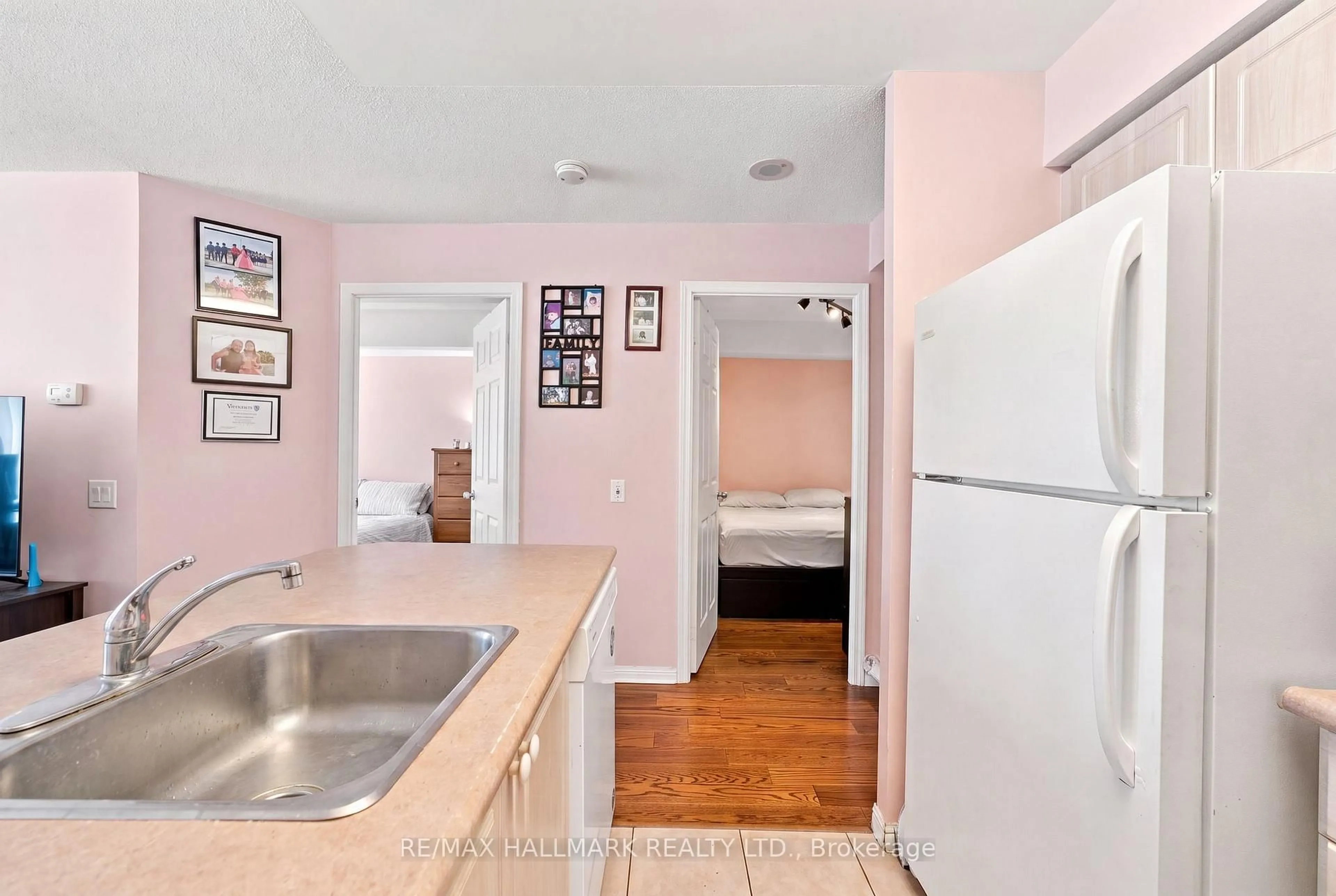 Standard kitchen, unknown for 153 Beecroft Rd #515, Toronto Ontario M2N 7C5