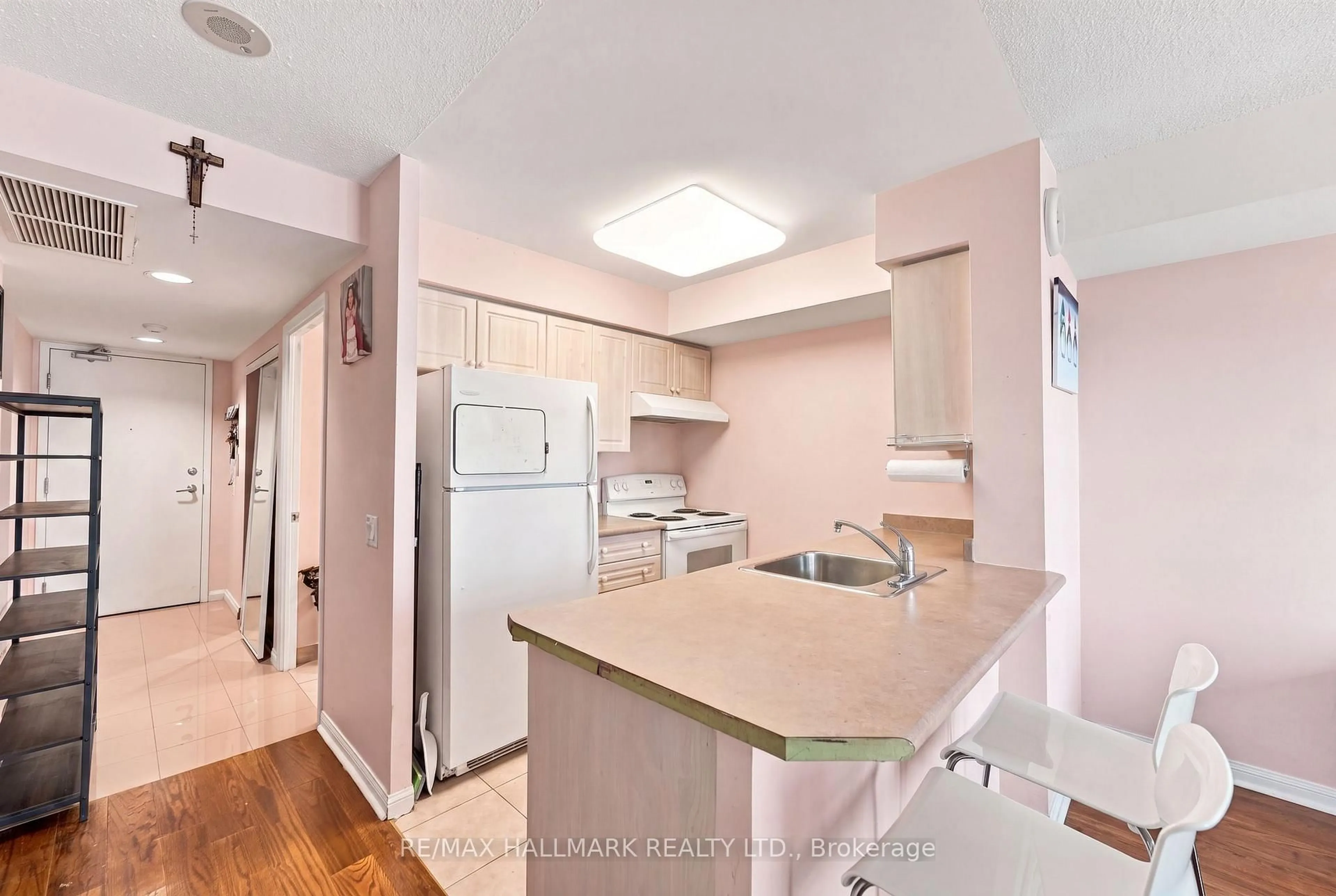 Standard kitchen, unknown for 153 Beecroft Rd #515, Toronto Ontario M2N 7C5