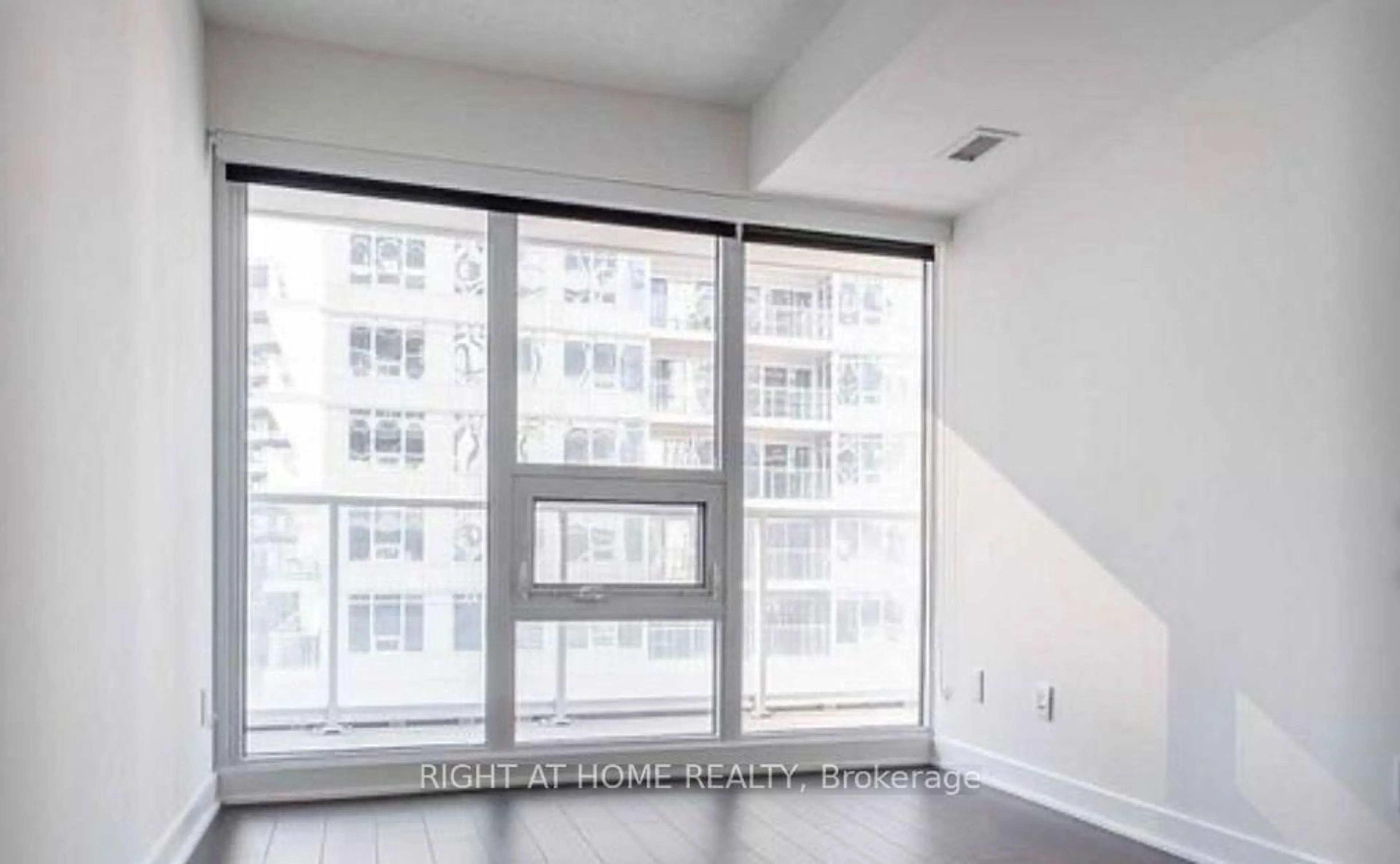 A pic of a room for 17 Bathurst St #3205, Toronto Ontario M5V 0N1