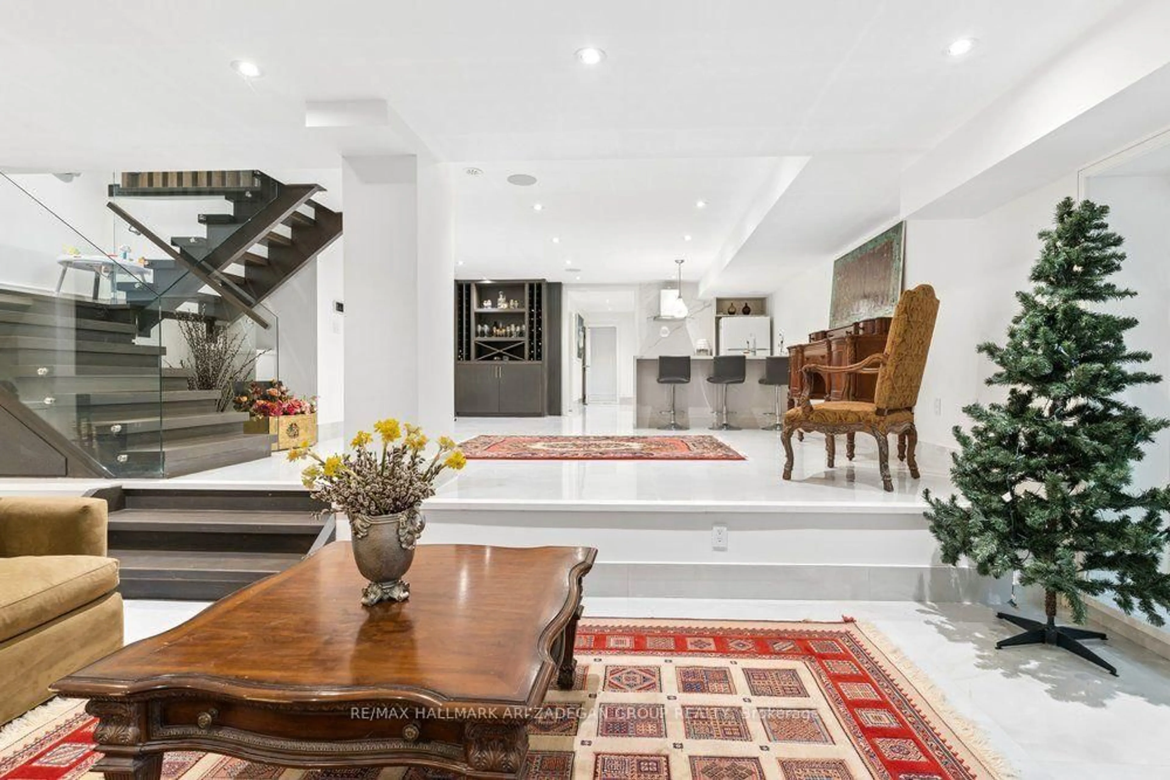 Indoor foyer for 150 Sandringham Dr #., Toronto Ontario M3H 1E3