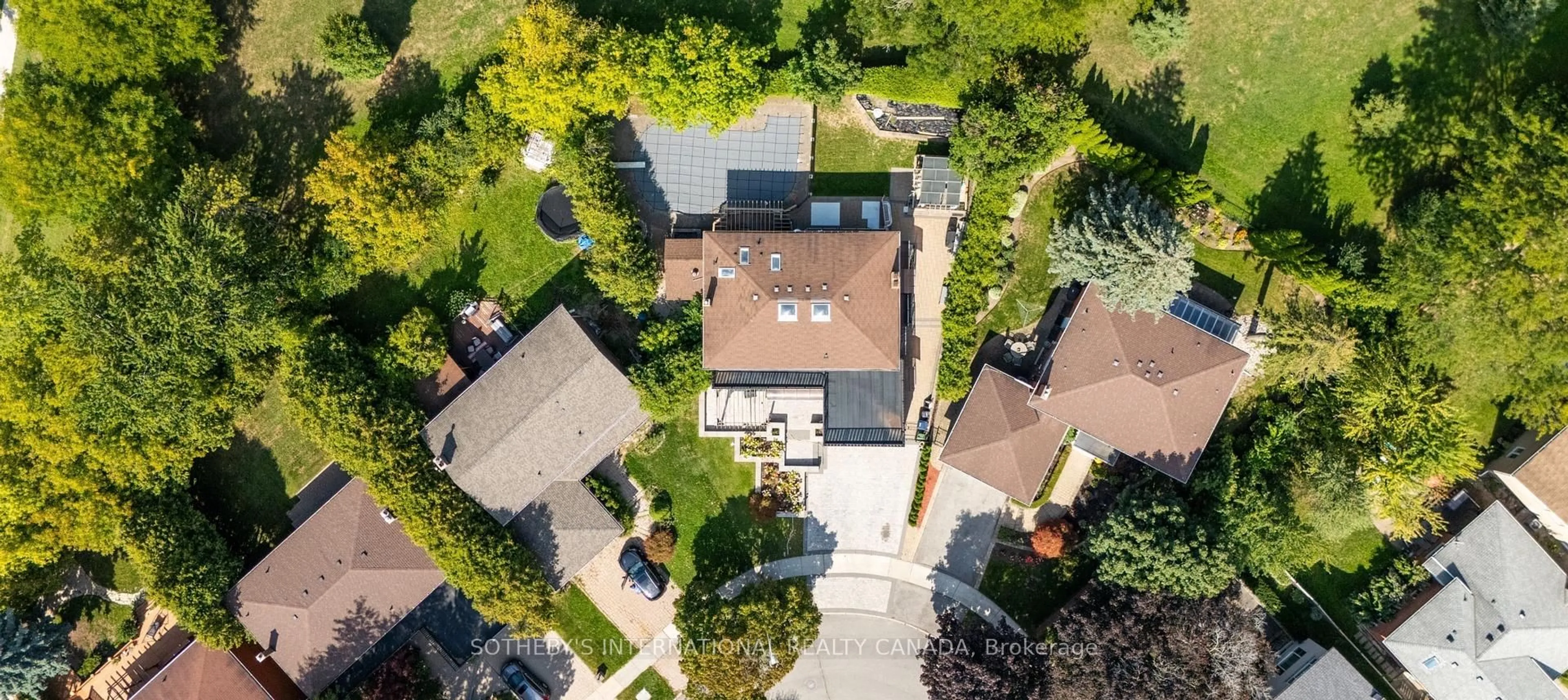 A pic from outside/outdoor area/front of a property/back of a property/a pic from drone, street for 88 Olsen Dr, Toronto Ontario M3A 3J7
