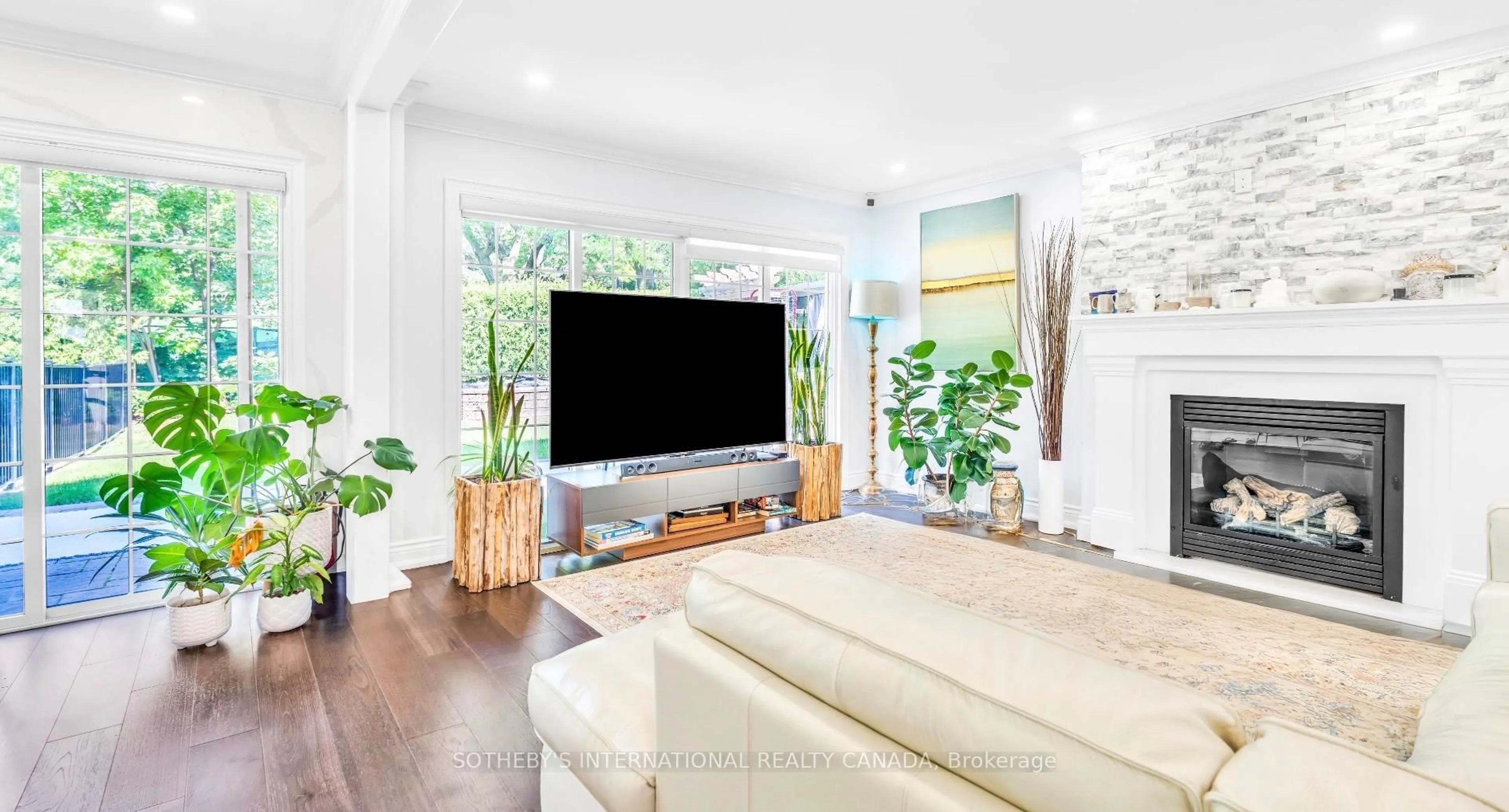 Home theater for 88 Olsen Dr, Toronto Ontario M3A 3J7