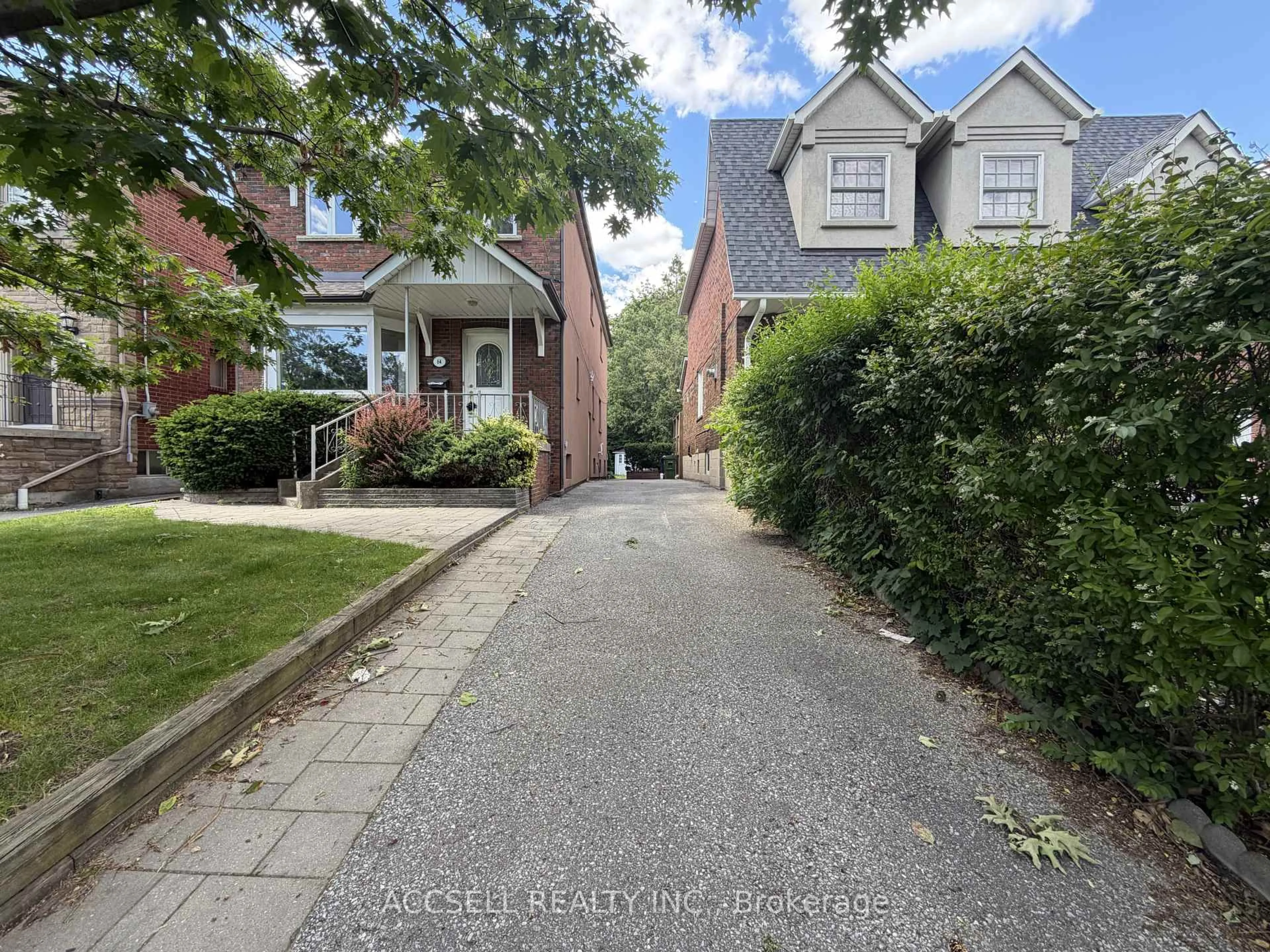 A pic from outside/outdoor area/front of a property/back of a property/a pic from drone, street for 64 Parklea Dr, Toronto Ontario M4G 2J6