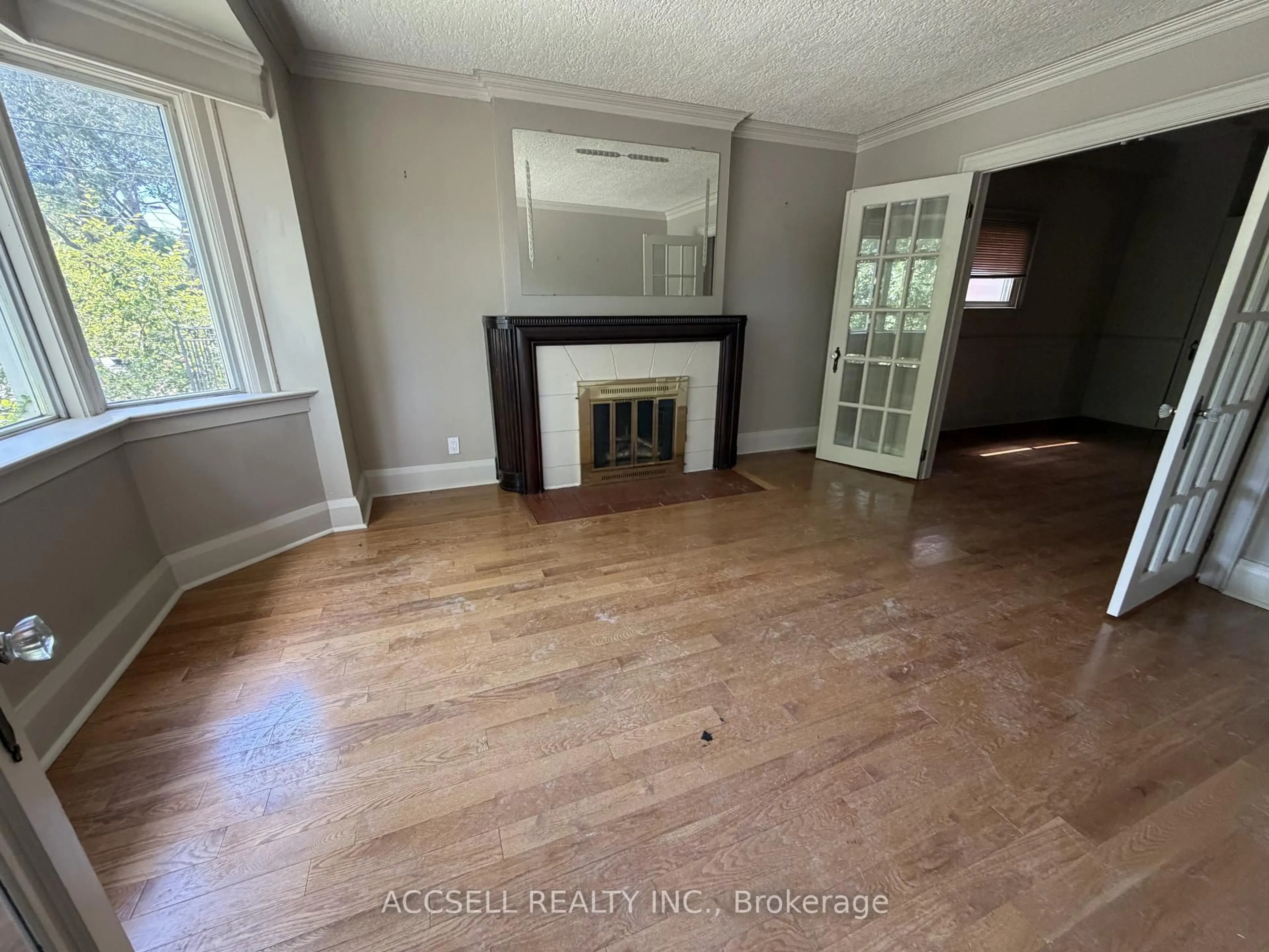 A pic of a room for 64 Parklea Dr, Toronto Ontario M4G 2J6