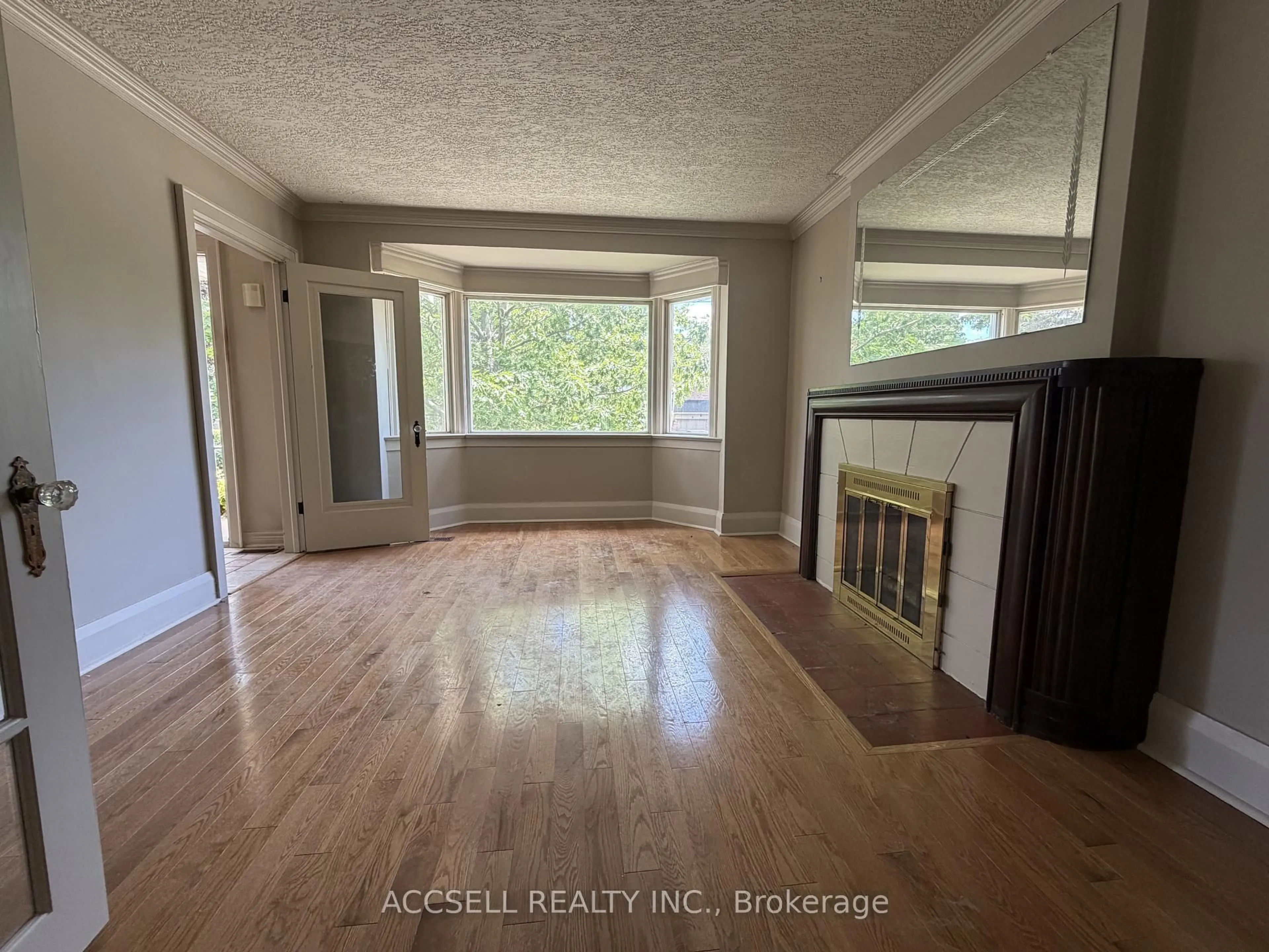 A pic of a room for 64 Parklea Dr, Toronto Ontario M4G 2J6