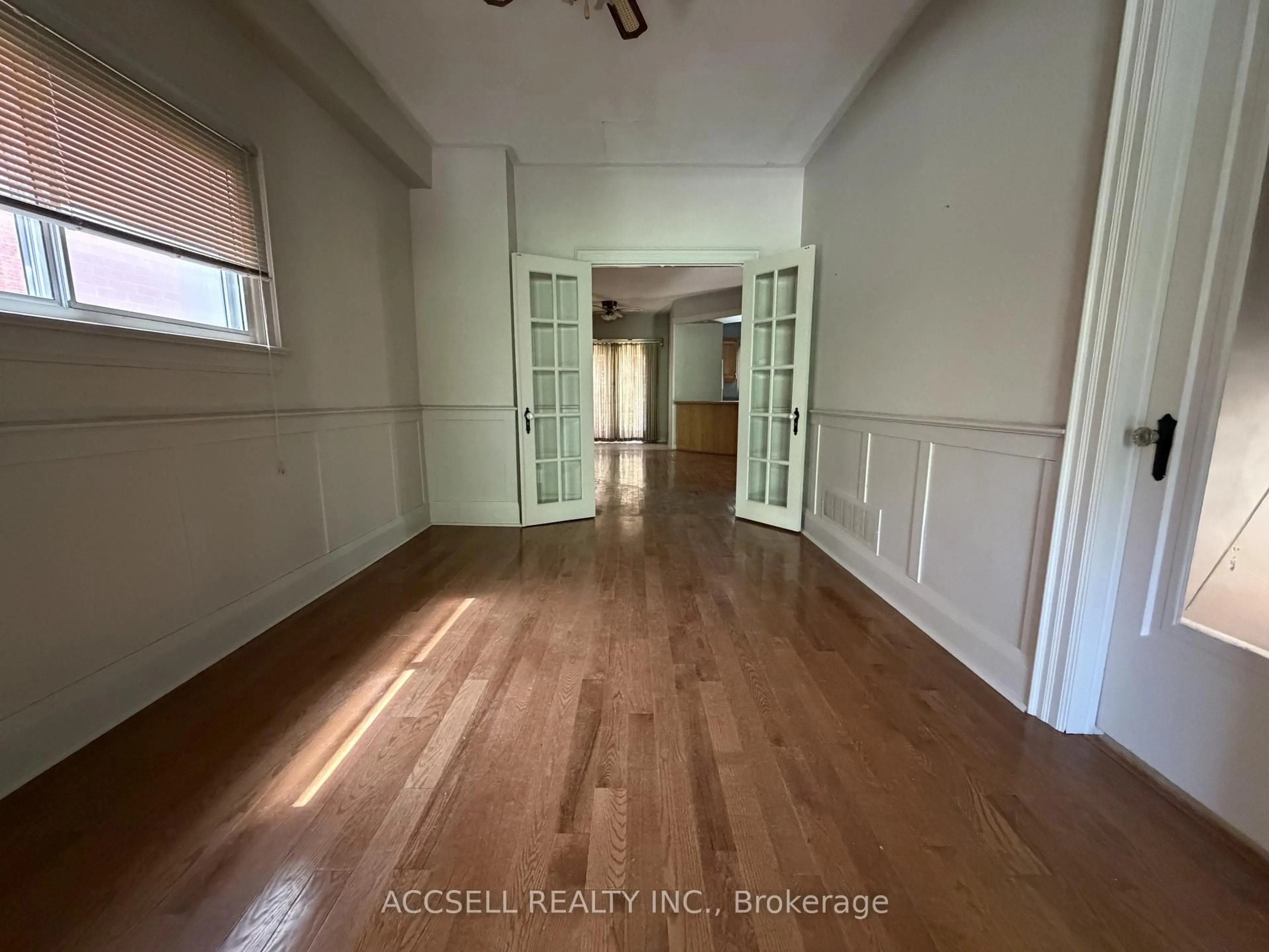 A pic of a room for 64 Parklea Dr, Toronto Ontario M4G 2J6