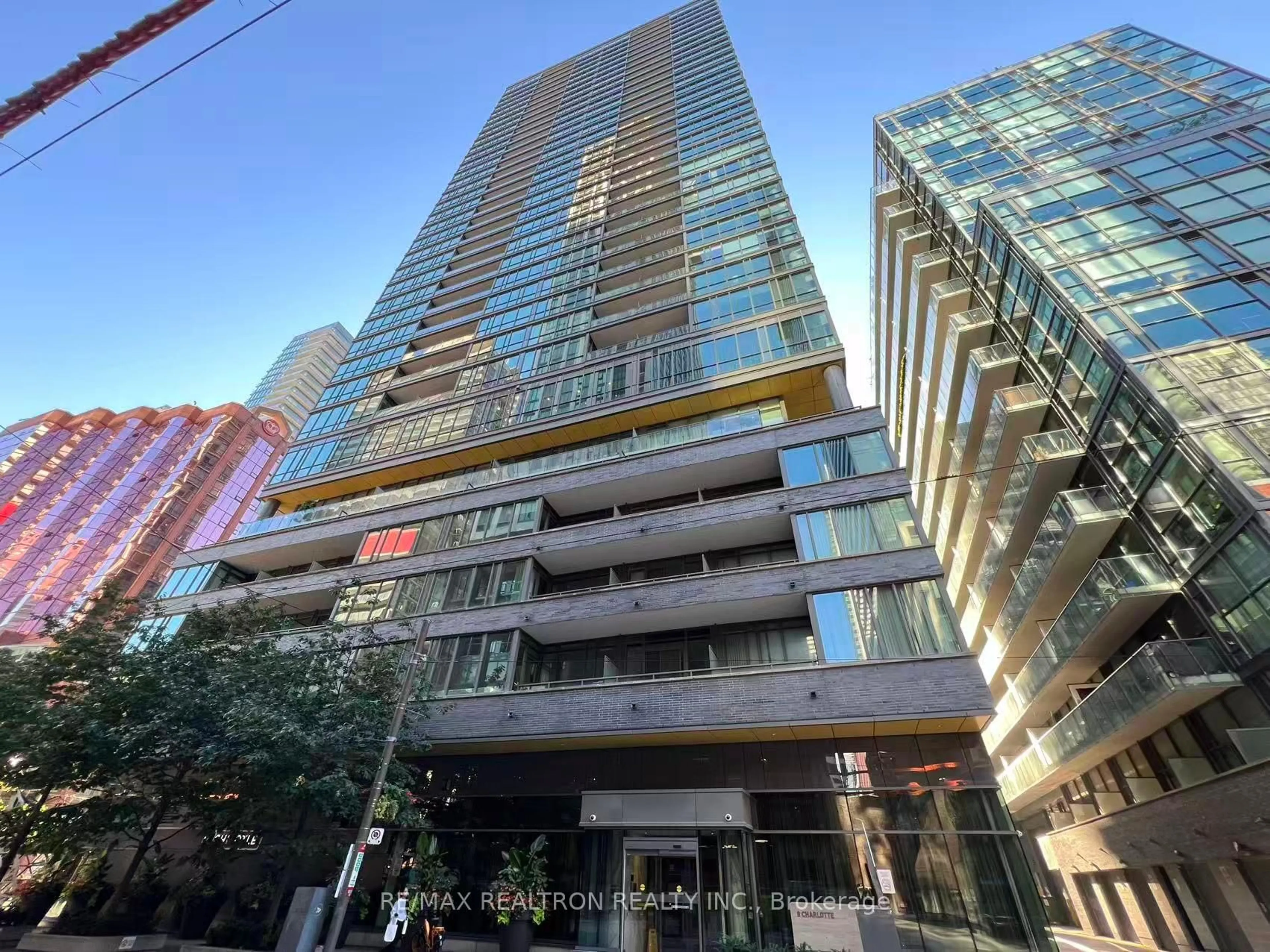 Indoor foyer for 8 Charlotte St #214, Toronto Ontario M5V 0K4