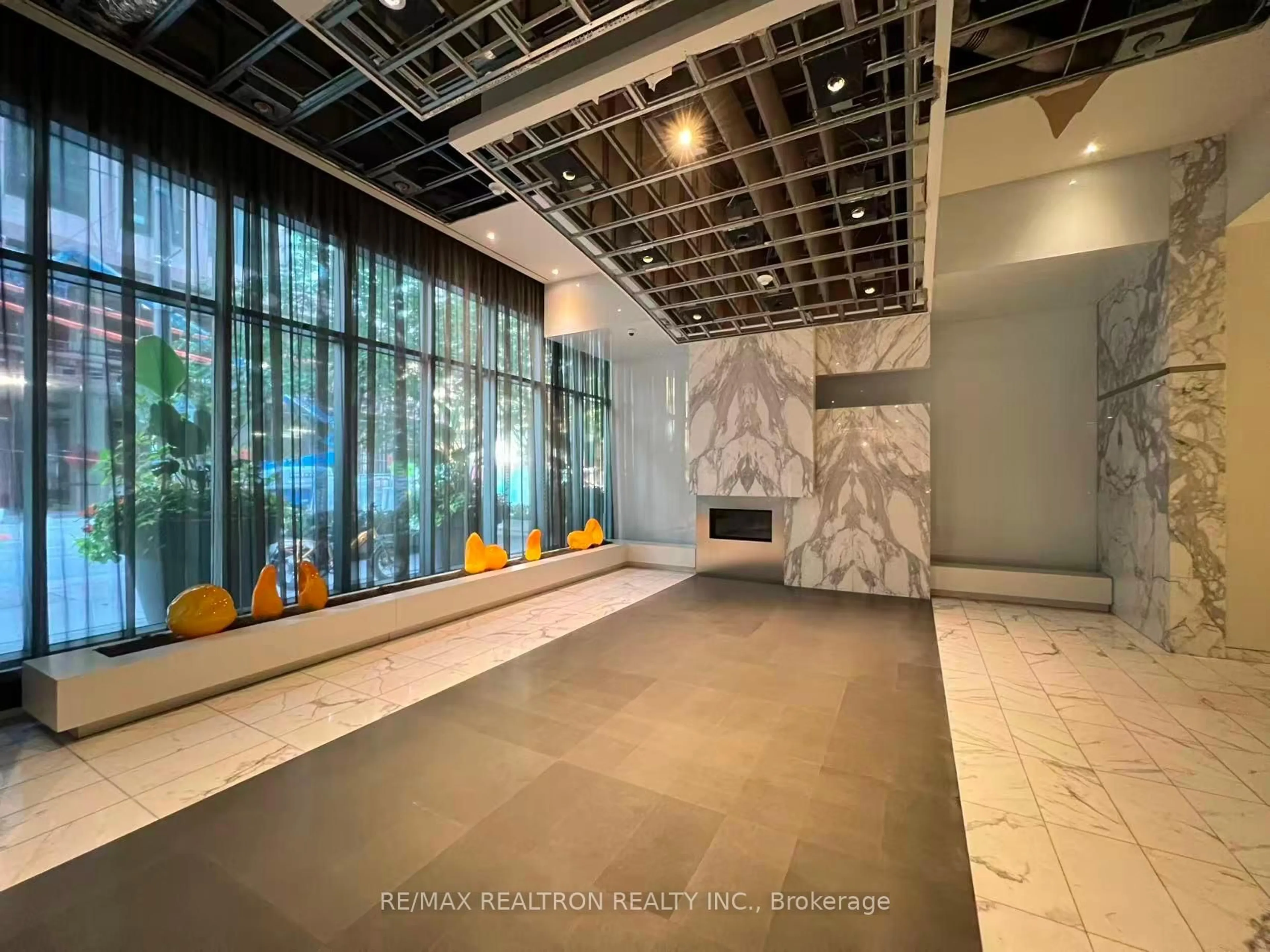 Indoor foyer for 8 Charlotte St #214, Toronto Ontario M5V 0K4