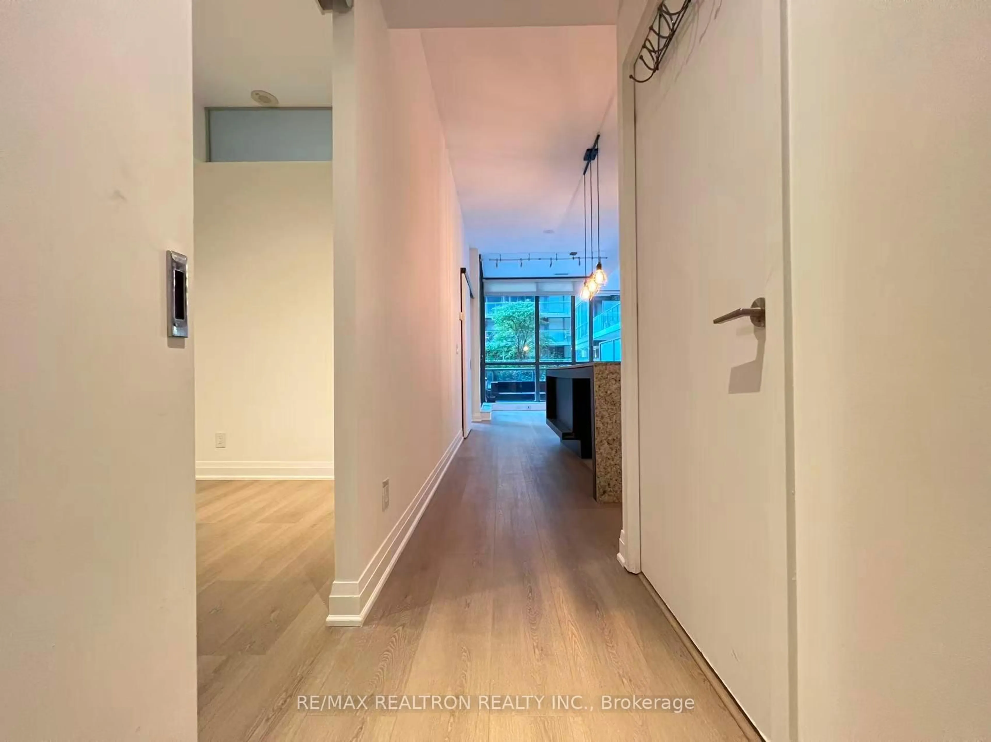 Indoor entryway for 8 Charlotte St #214, Toronto Ontario M5V 0K4