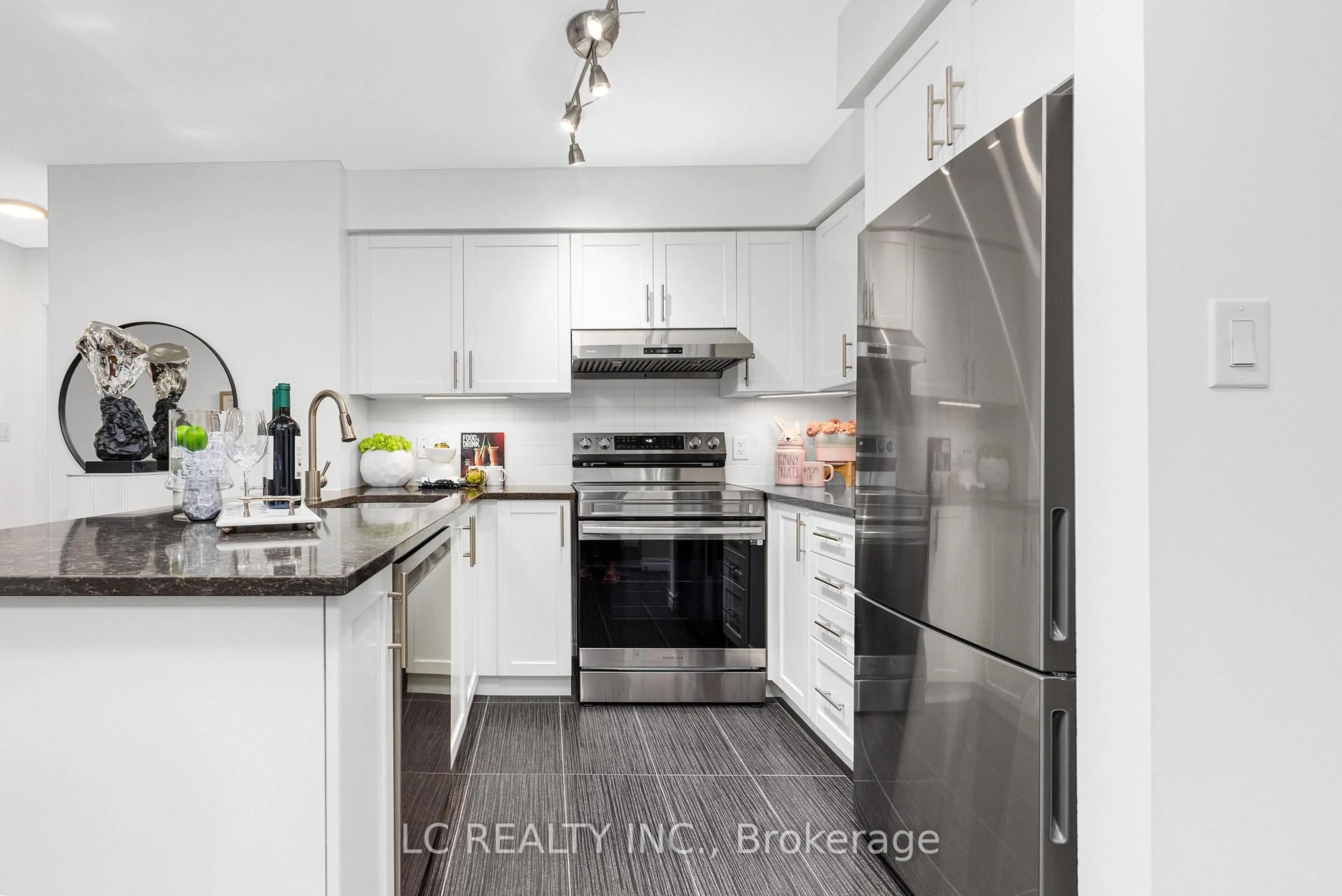Open concept kitchen, ceramic/tile floor for 35 Hollywood Ave #2615, Toronto Ontario M2N 0A9