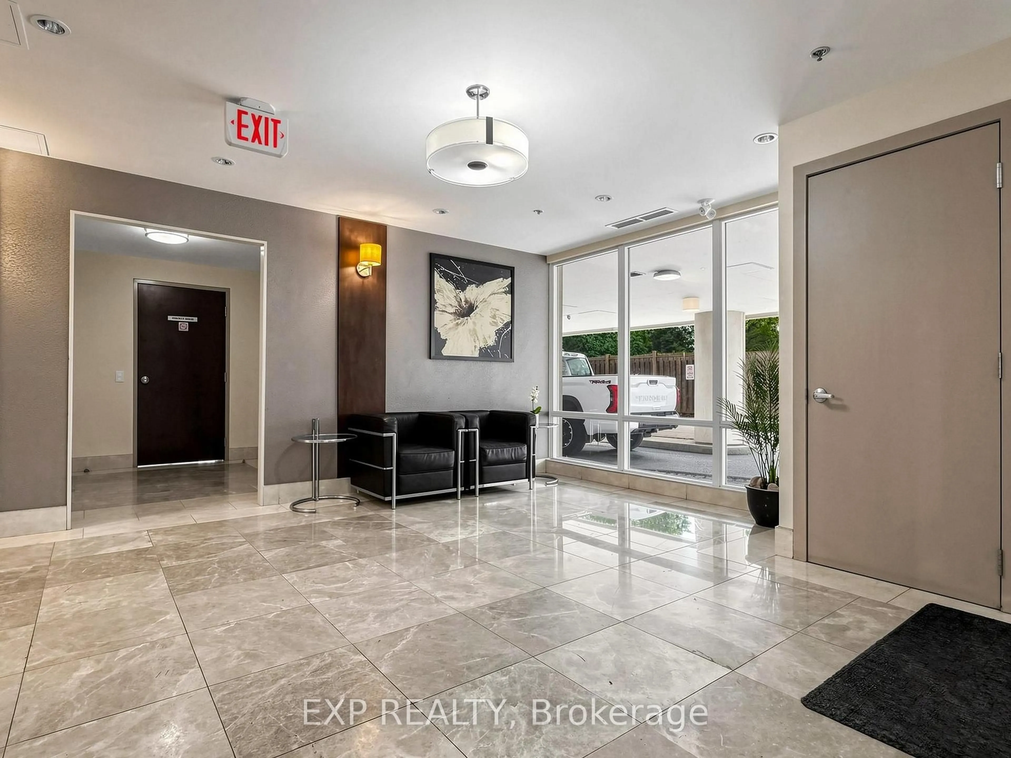 Indoor foyer for 801 Sheppard Ave #302, Toronto Ontario M3H 2T3