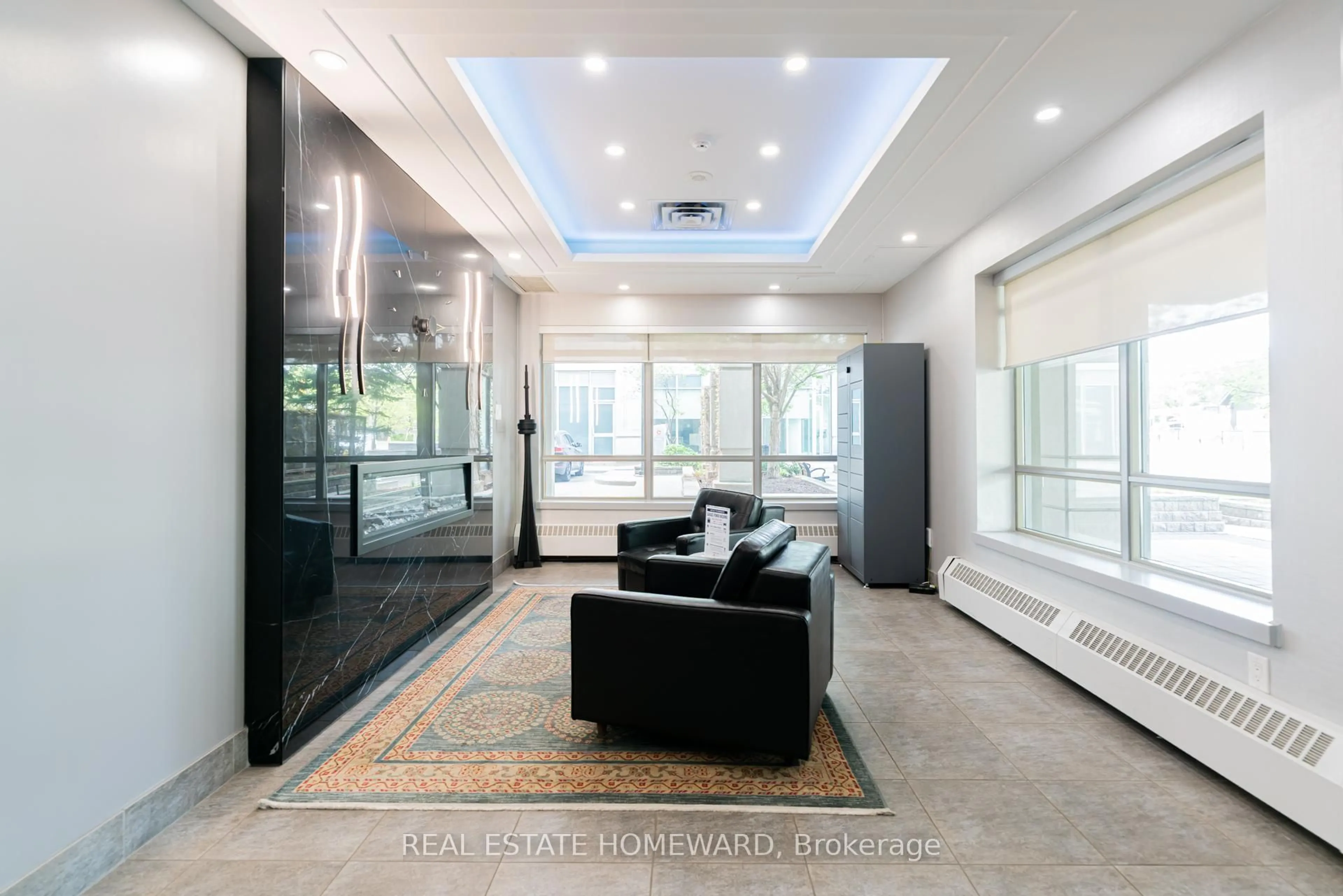 Indoor foyer for 19 Avondale Ave #Up01, Toronto Ontario M2N 2T6